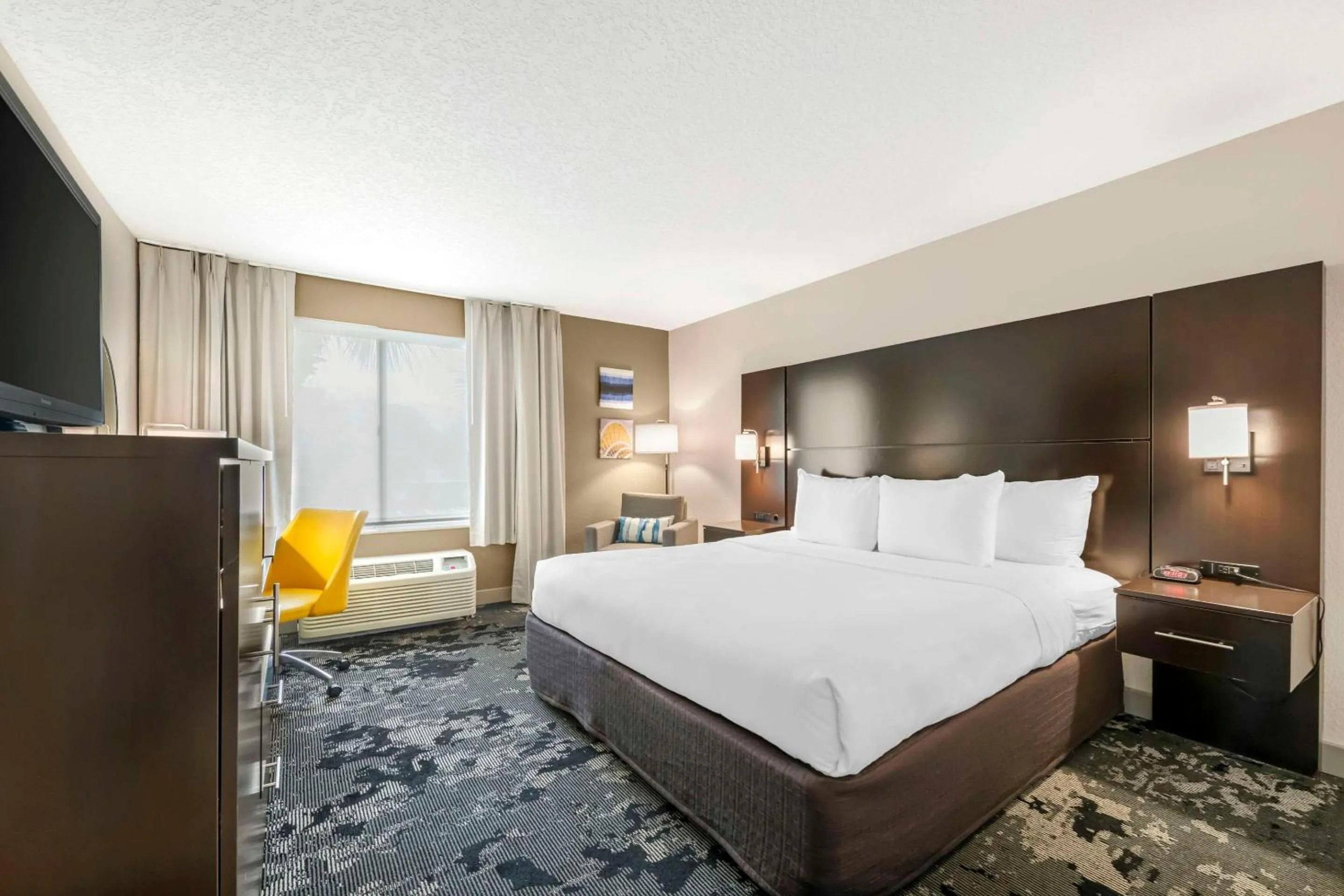Bedroom, Bed in Comfort Inn & Suites Near Universal Orlando Resort-Convention Ctr