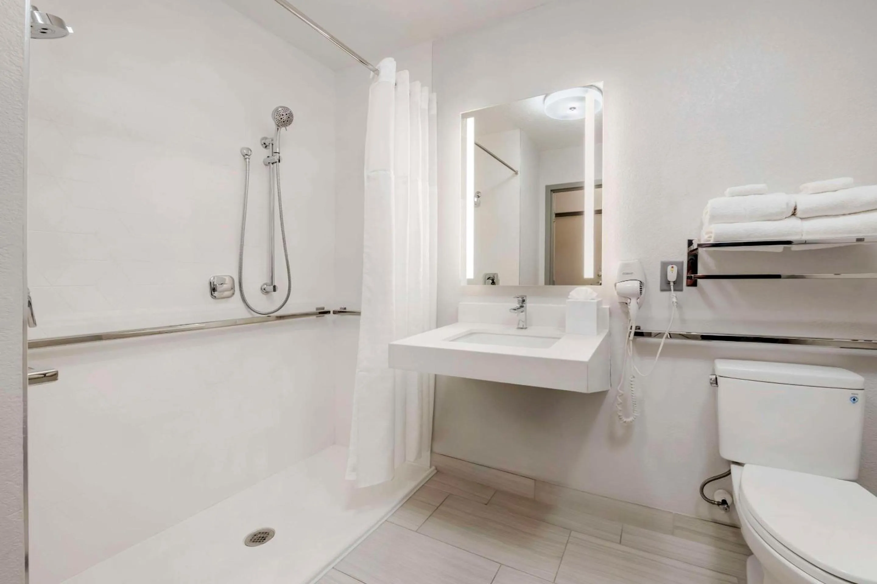 Bathroom in Comfort Inn & Suites Near Universal Orlando Resort-Convention Ctr