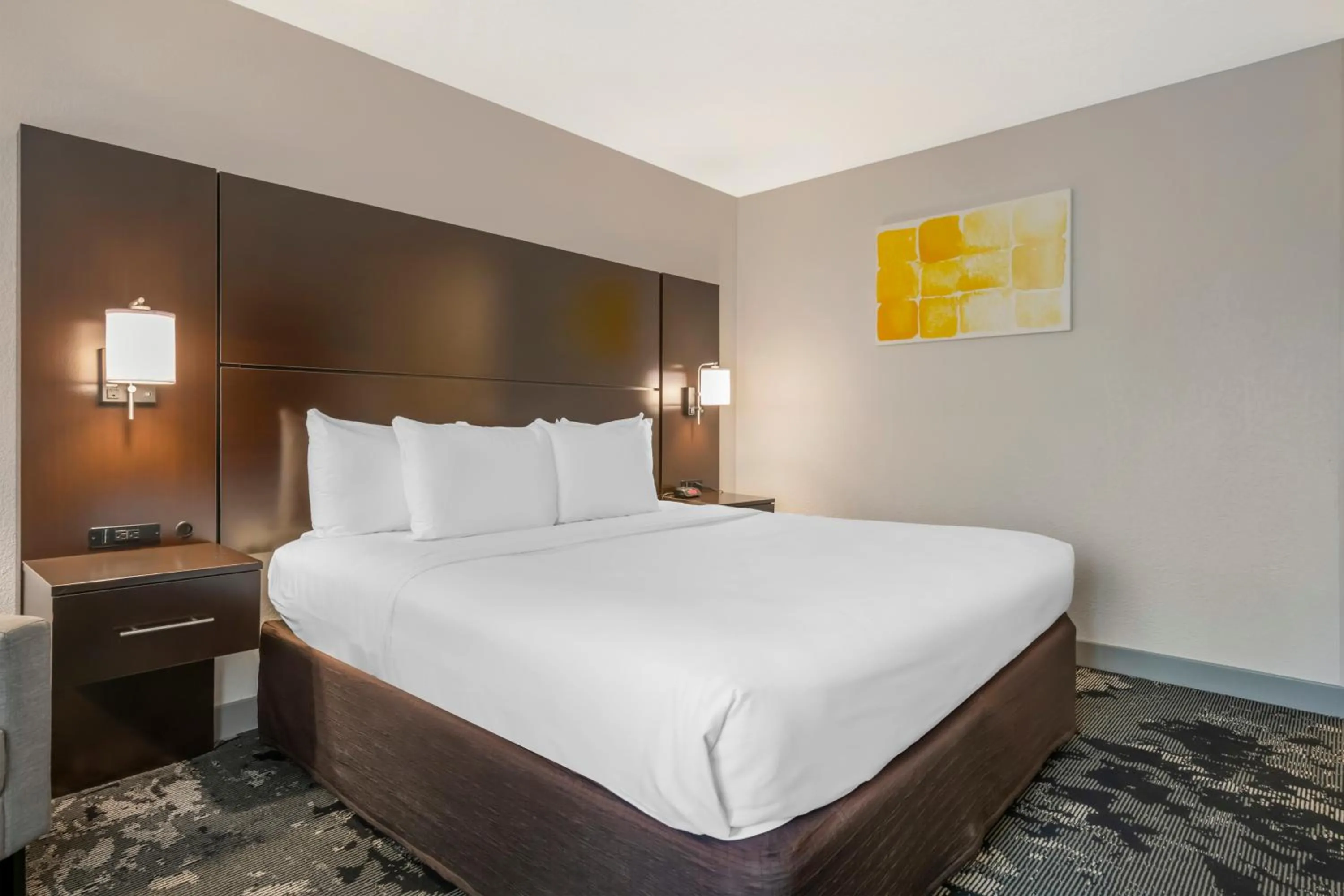 Bed in Comfort Inn & Suites Near Universal Orlando Resort-Convention Ctr