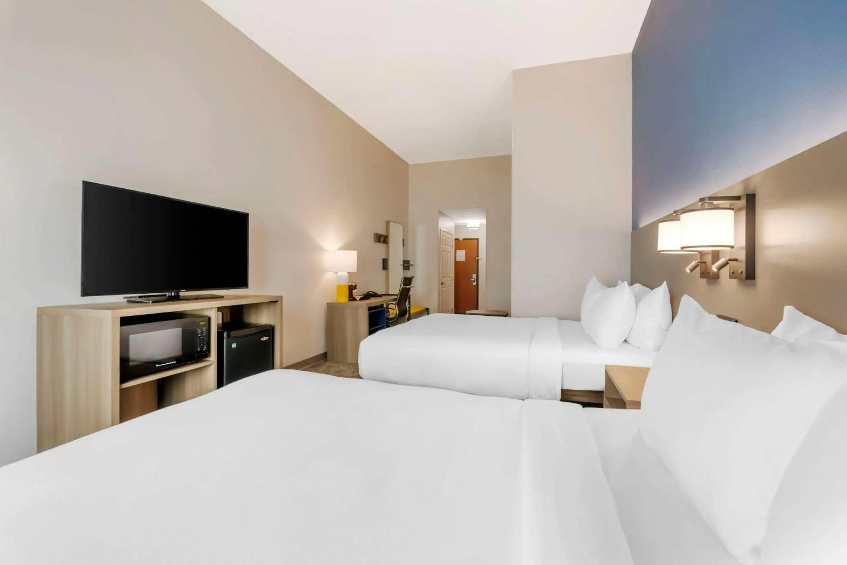 Queen Suite with Two Queen Beds - Accessible/Non-Smoking in Comfort Suites Sarasota-Siesta Key Queen Suite with Two Queen Beds - Accessible/Non-Smoking in Comfort Suites Sarasota-Siesta Key