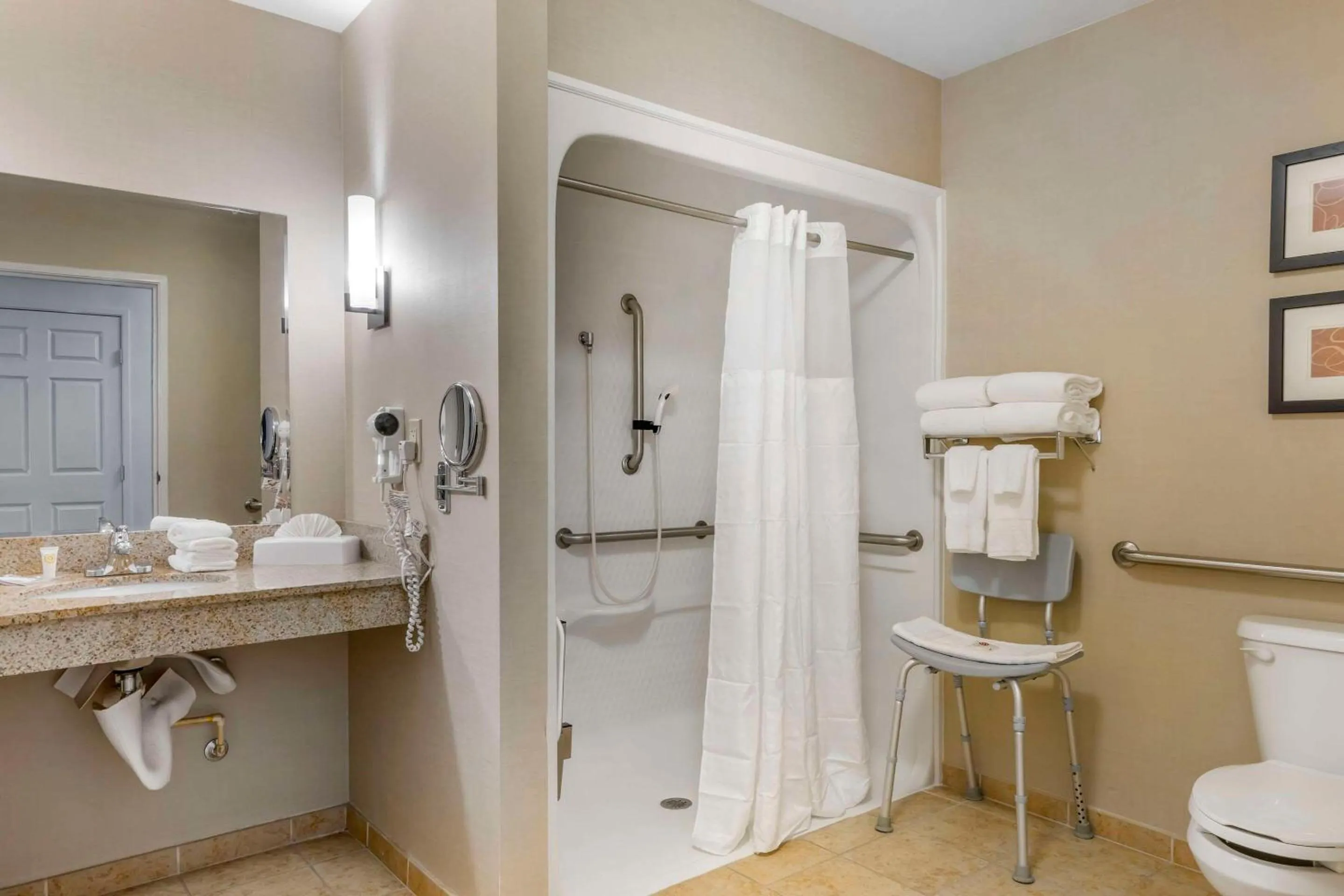 Bedroom in Comfort Suites Sarasota-Siesta Key