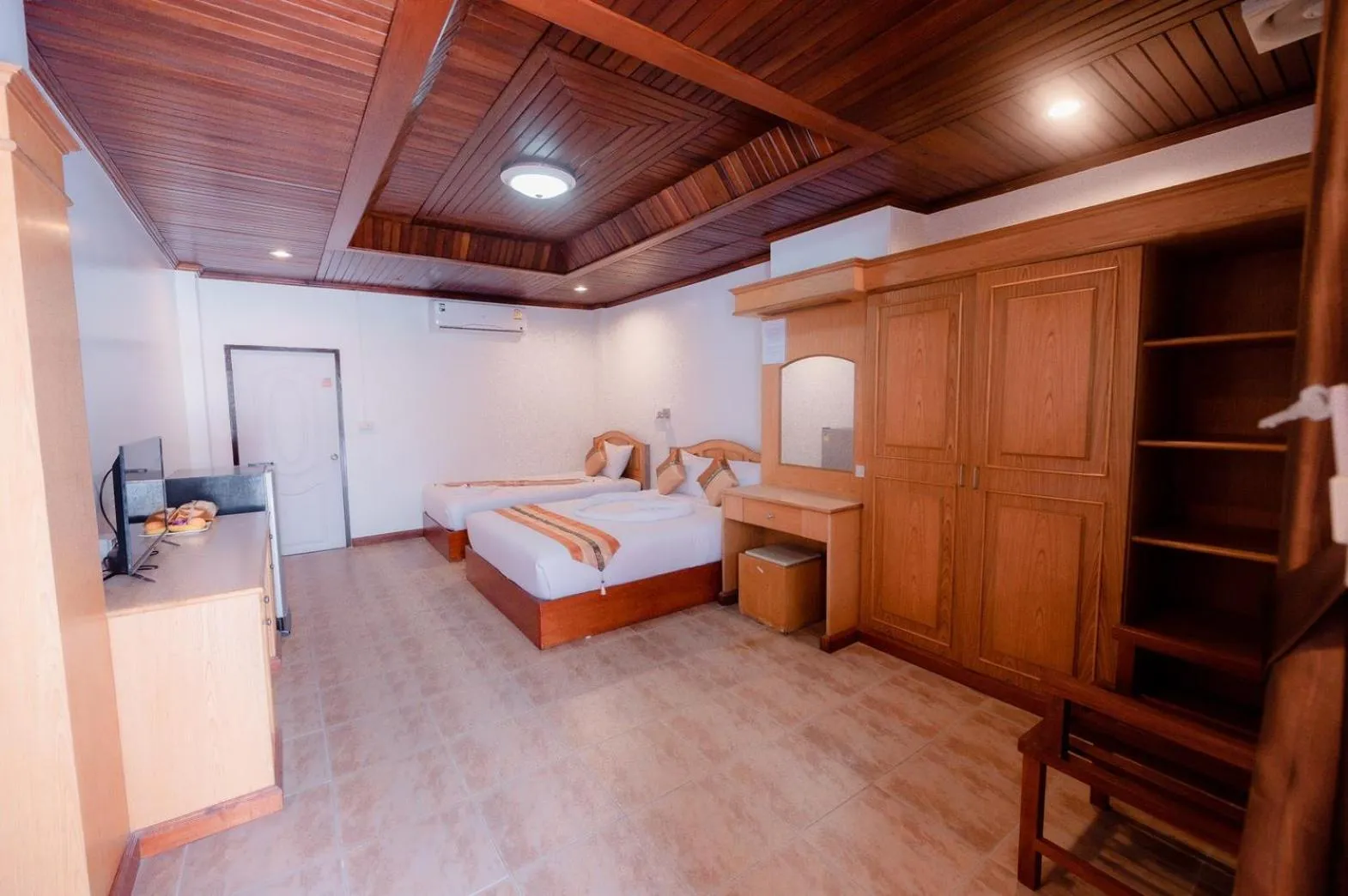 Bed in Coconut Grove Hotel Samui