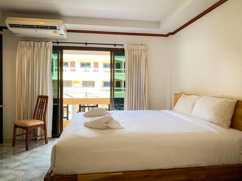 Bed in Coconut Grove Hotel Samui