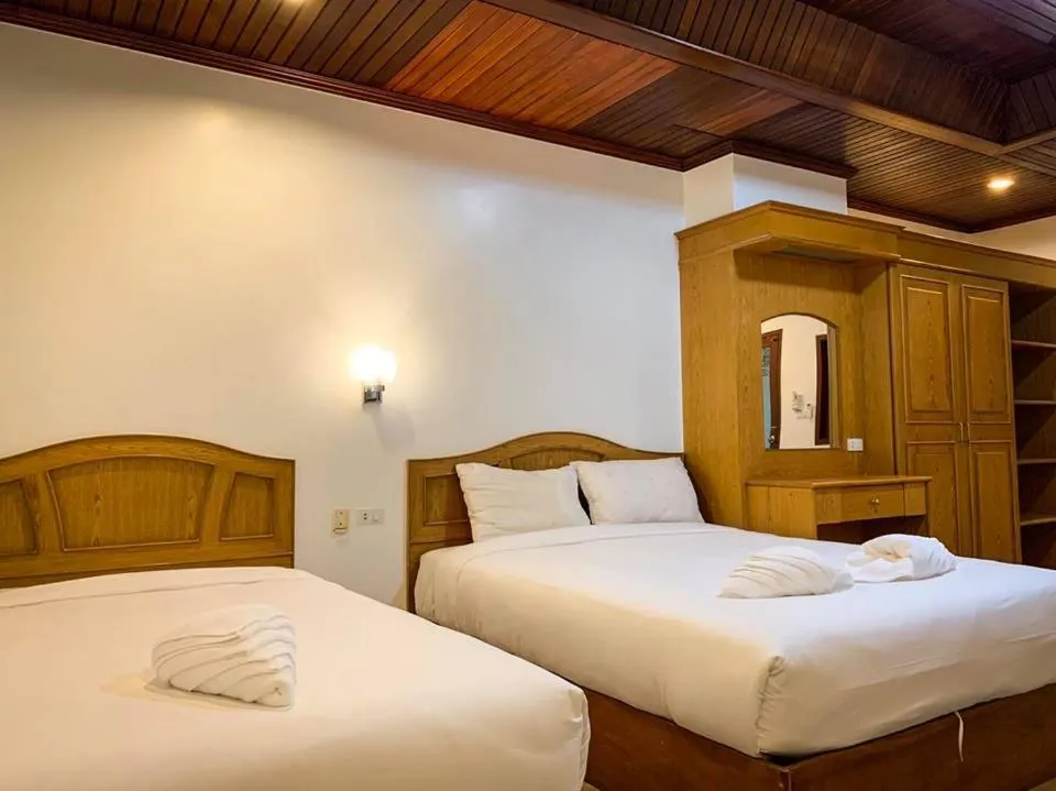 Bed in Coconut Grove Hotel Samui