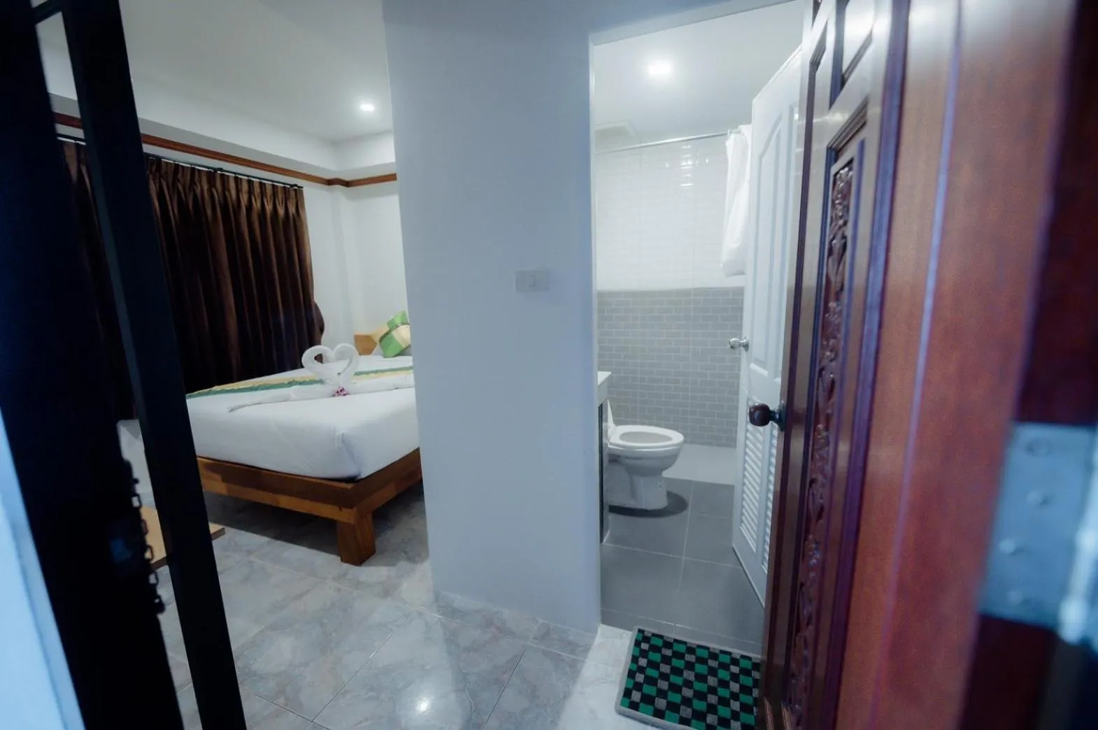 Bed in Coconut Grove Hotel Samui