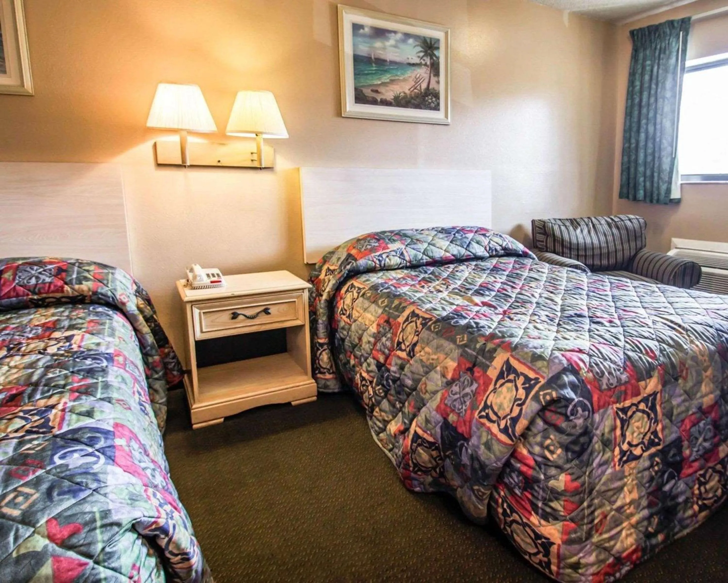 Photo of the whole room, Bed in Rodeway Inn Apopka South