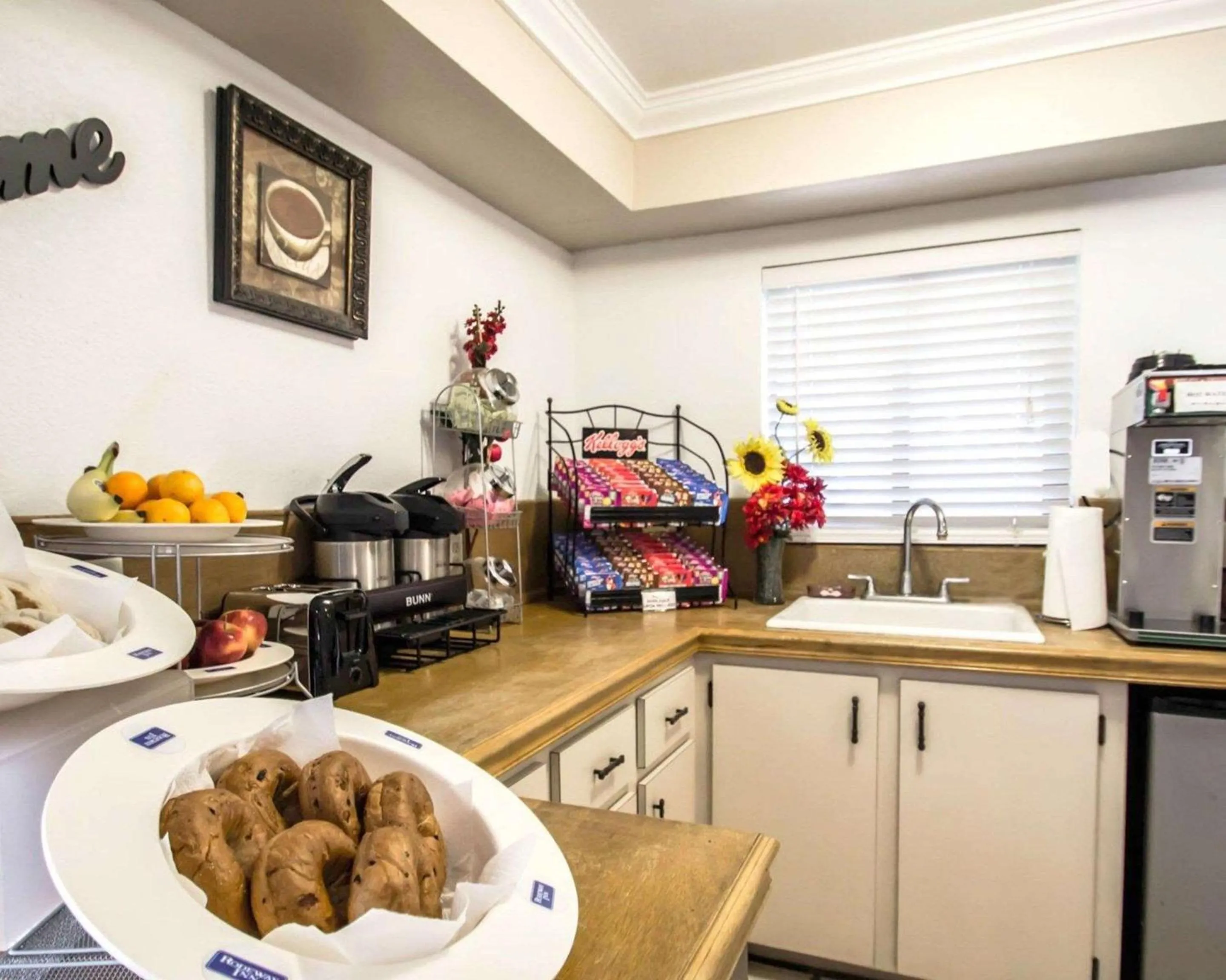 Restaurant/places to eat in Rodeway Inn Apopka South