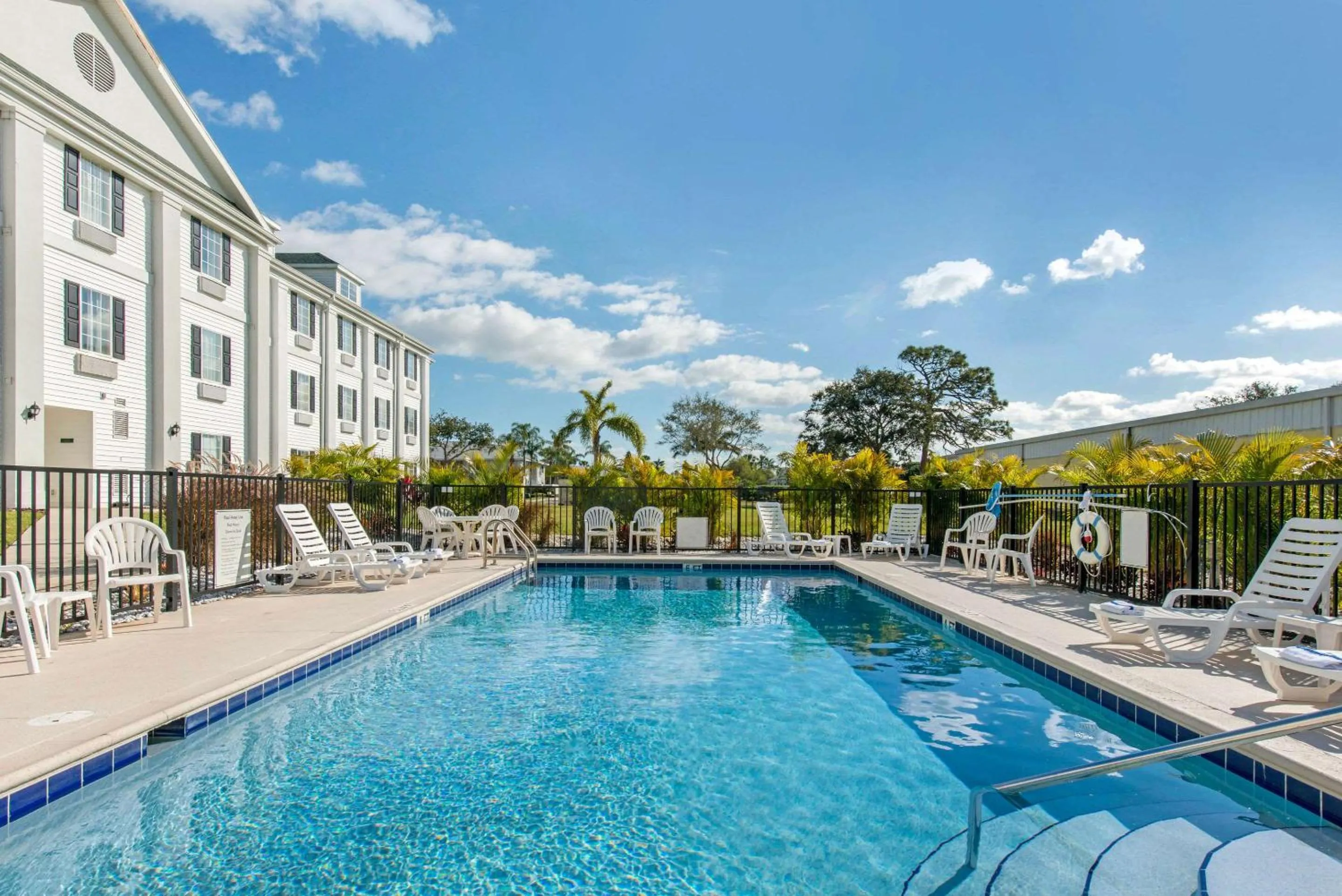 Swimming pool in Quality Inn Palm Bay - Melbourne I-95