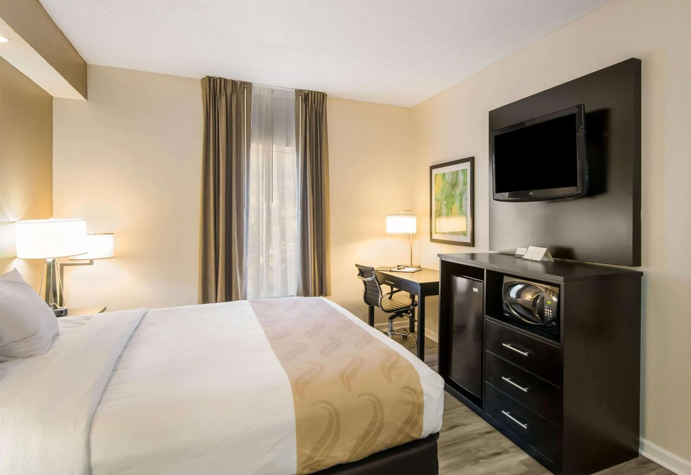 Photo of the whole room in Quality Inn Crestview Near Eglin AFB