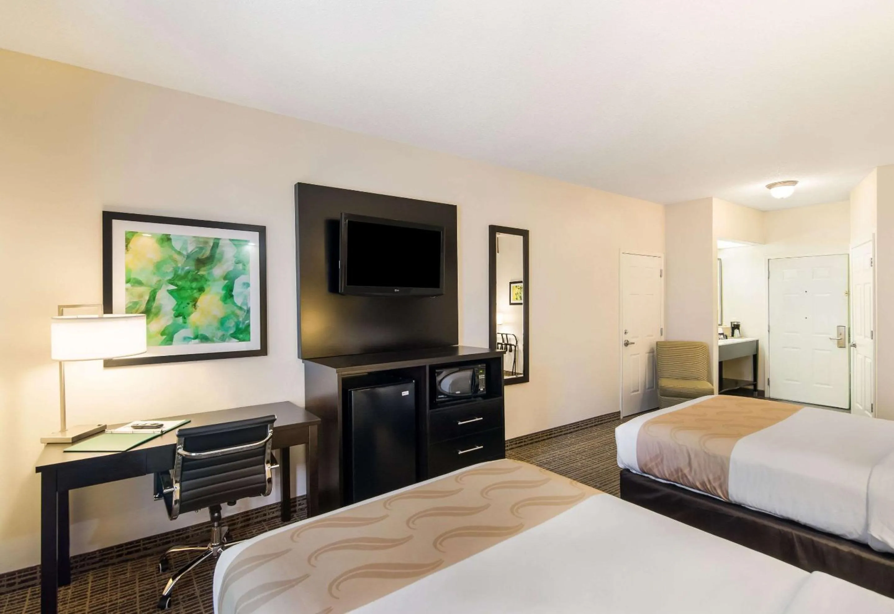 Photo of the whole room in Quality Inn Crestview Near Eglin AFB