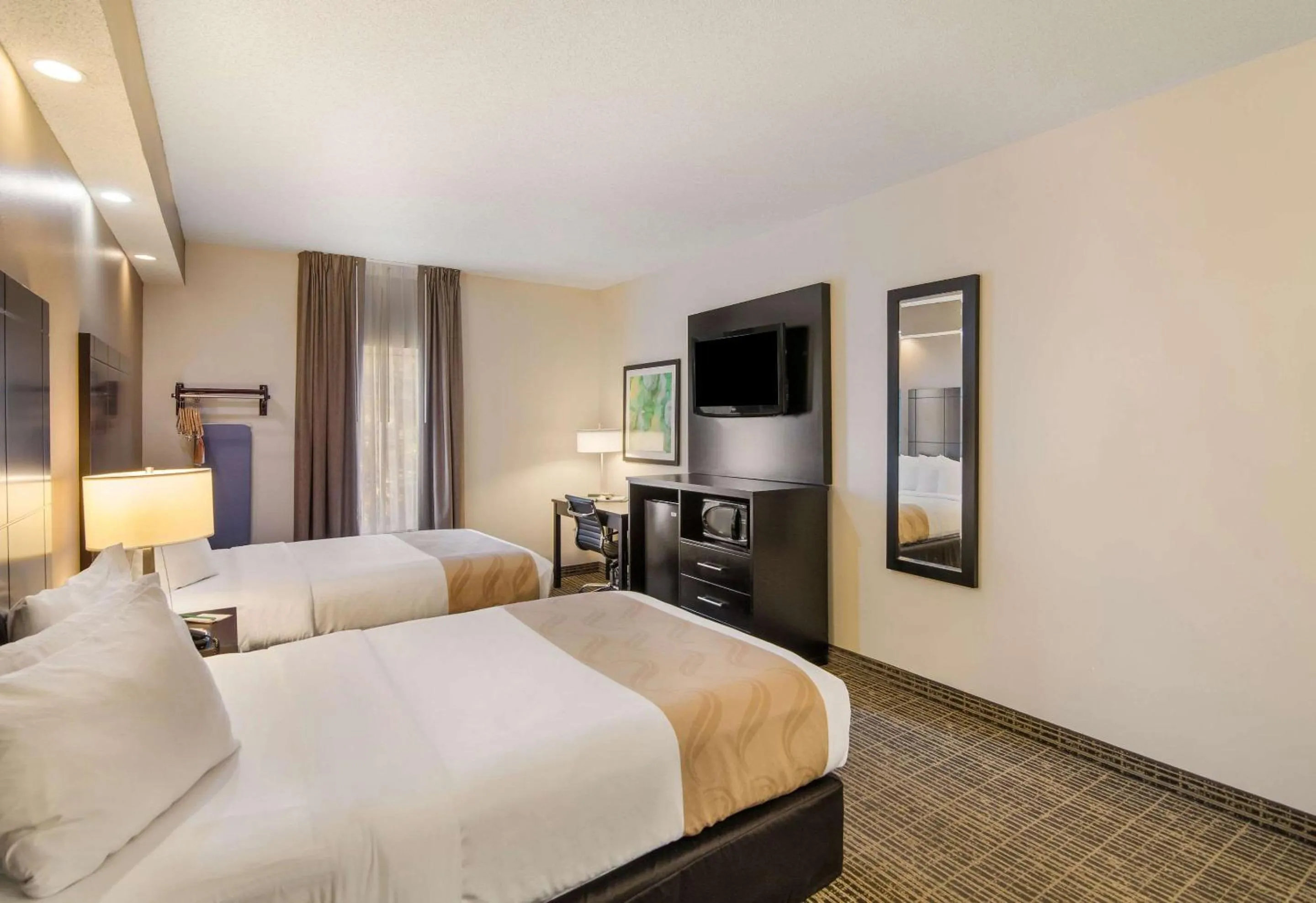 Photo of the whole room in Quality Inn Crestview Near Eglin AFB