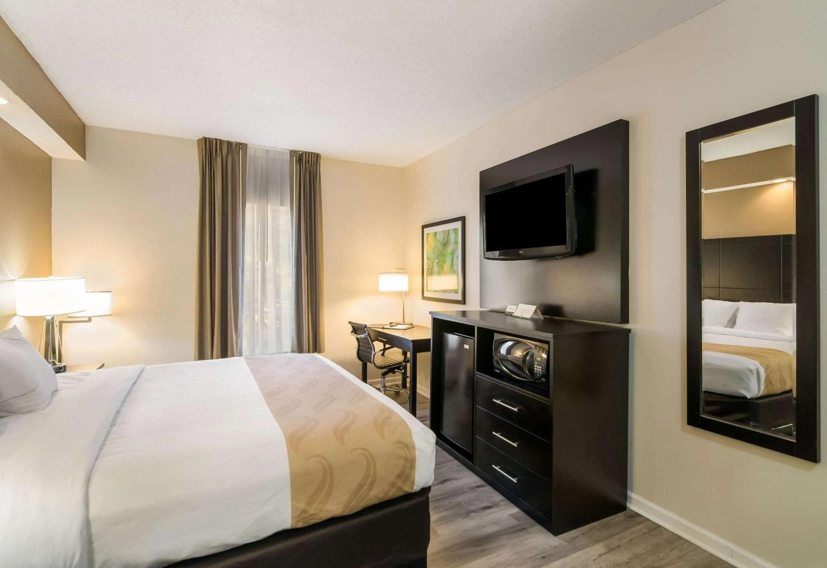 Photo of the whole room in Quality Inn Crestview Near Eglin AFB