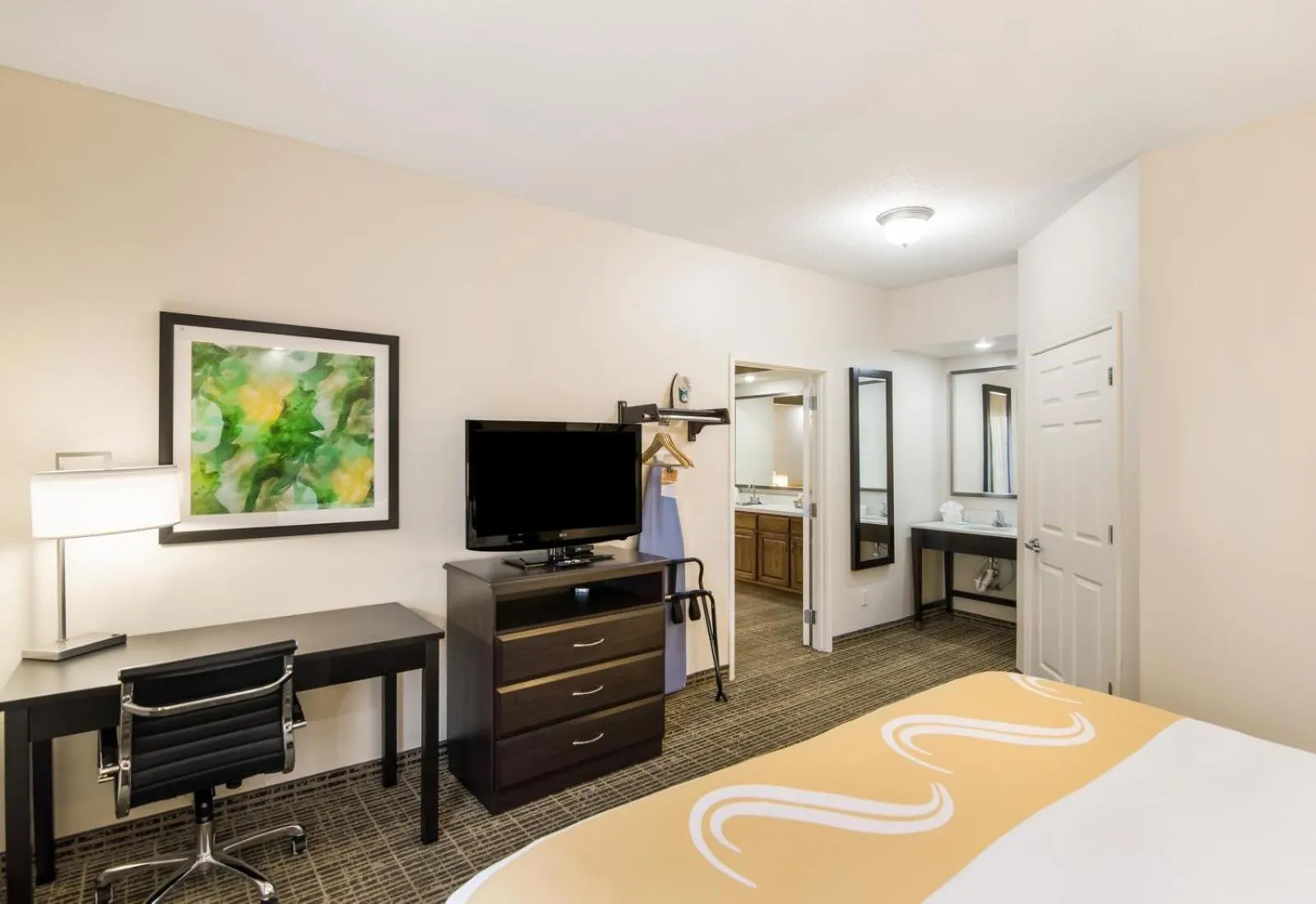 Bedroom in Quality Inn Crestview Near Eglin AFB