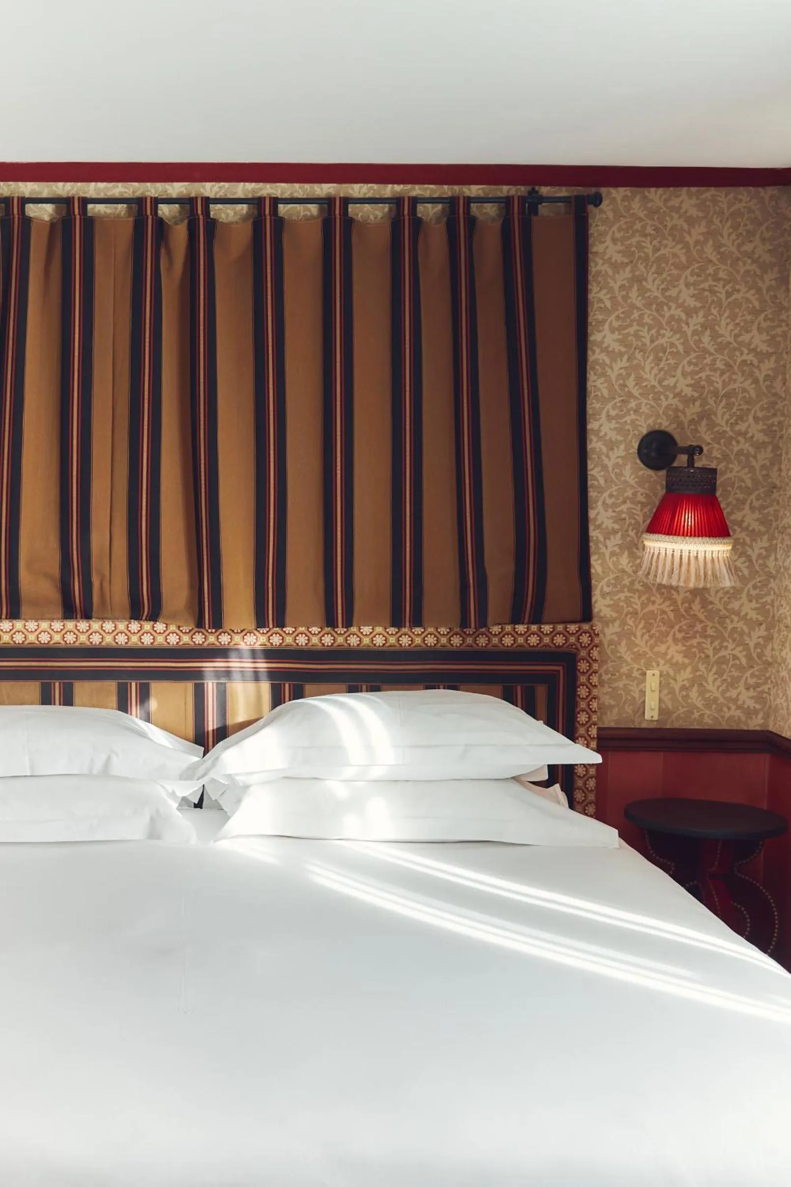 Bed in Hôtel Bourg Tibourg - Paris Marais