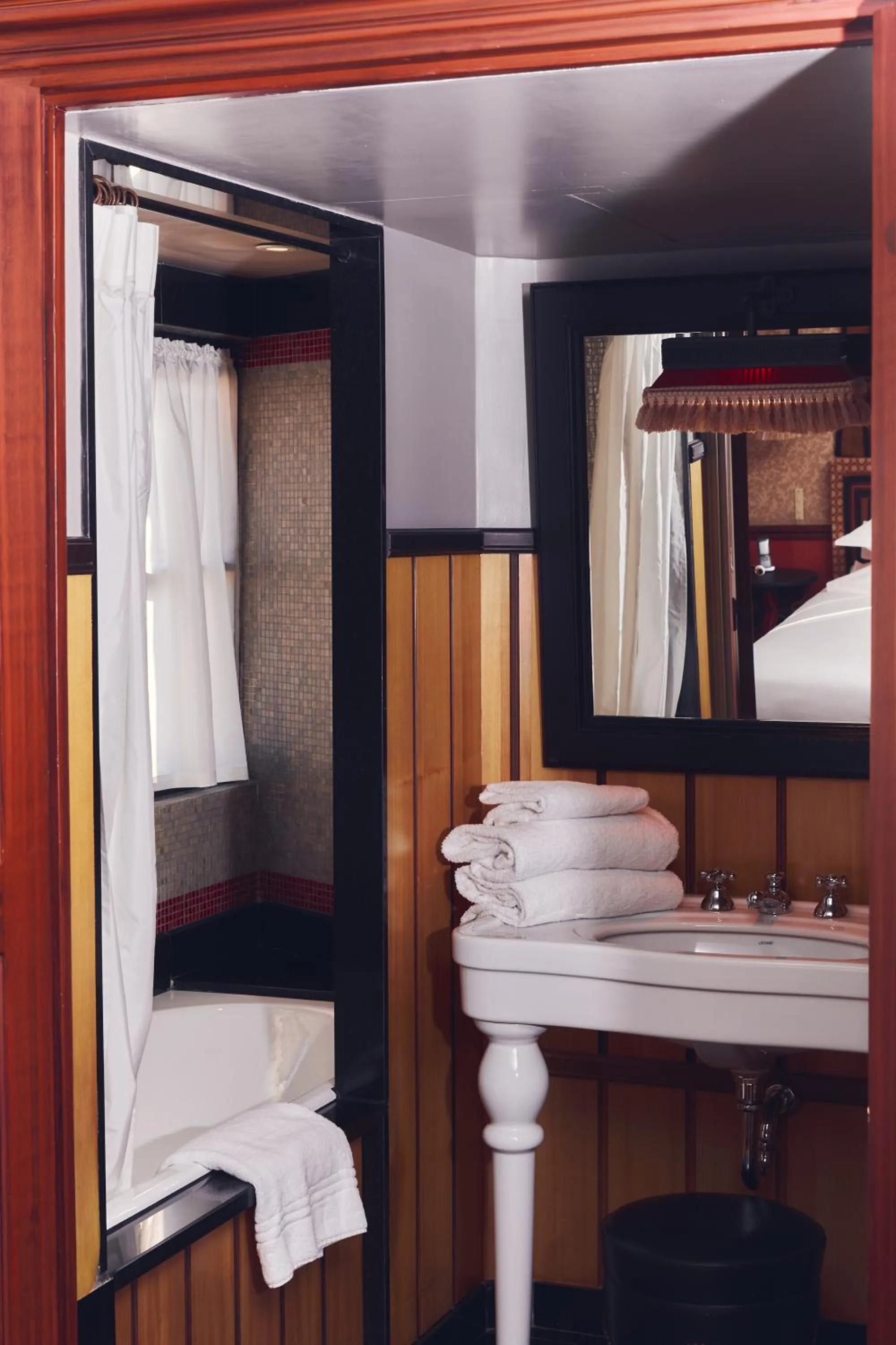 Bathroom in Hôtel Bourg Tibourg - Paris Marais