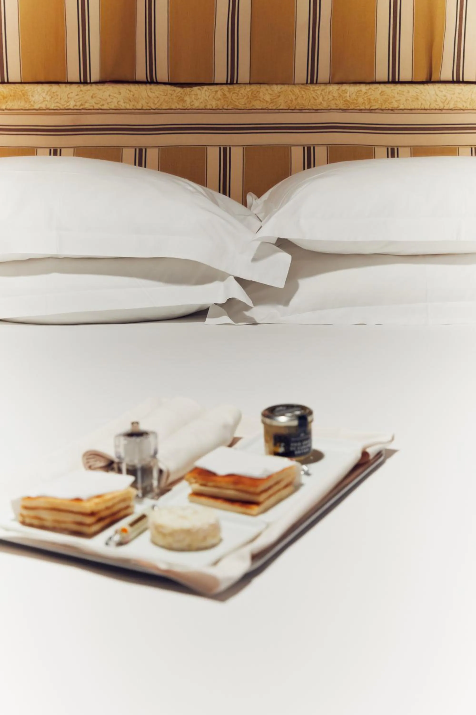 room service in Hôtel Bourg Tibourg - Paris Marais