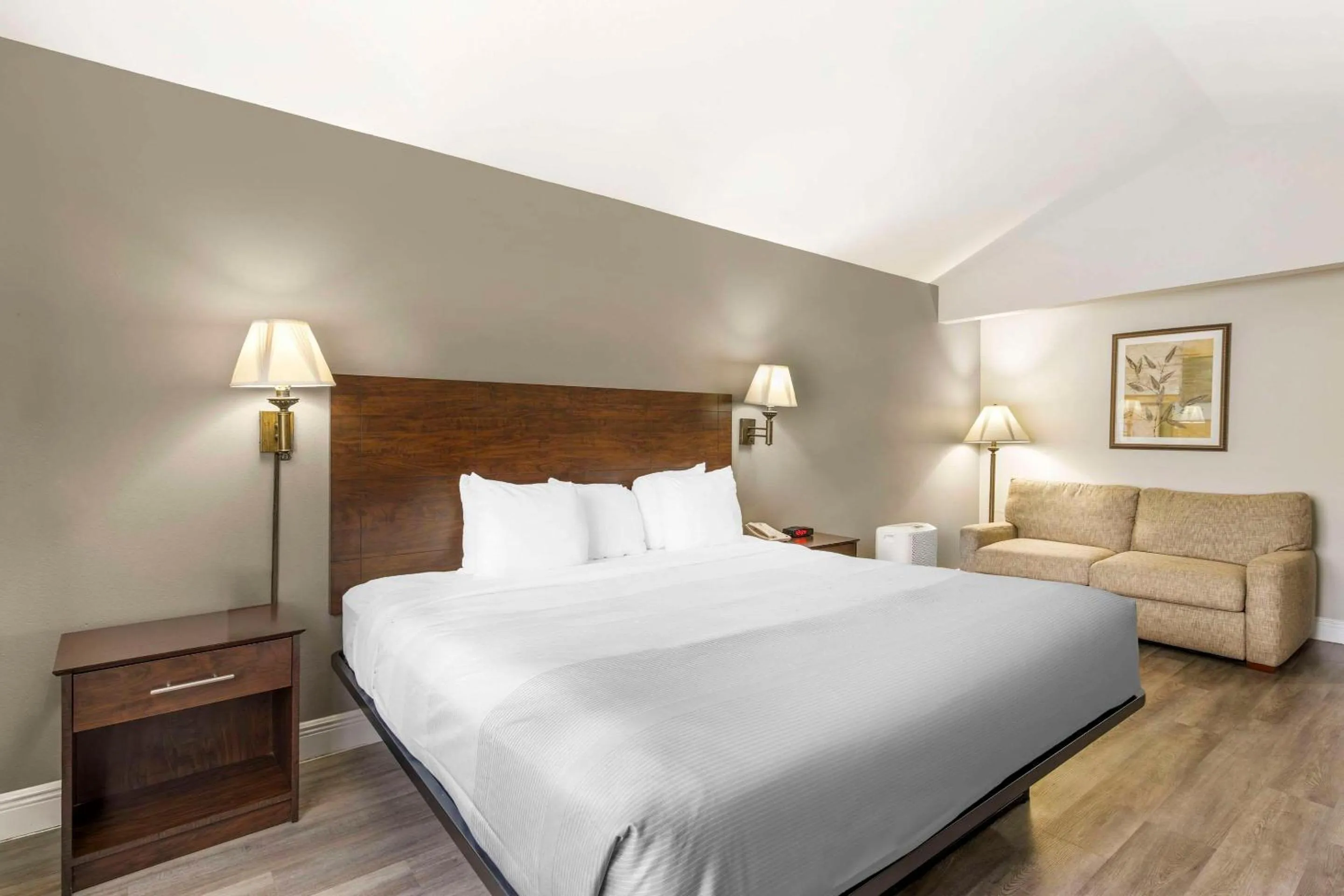 Bedroom in Quality Inn Conference Center at Citrus Hills