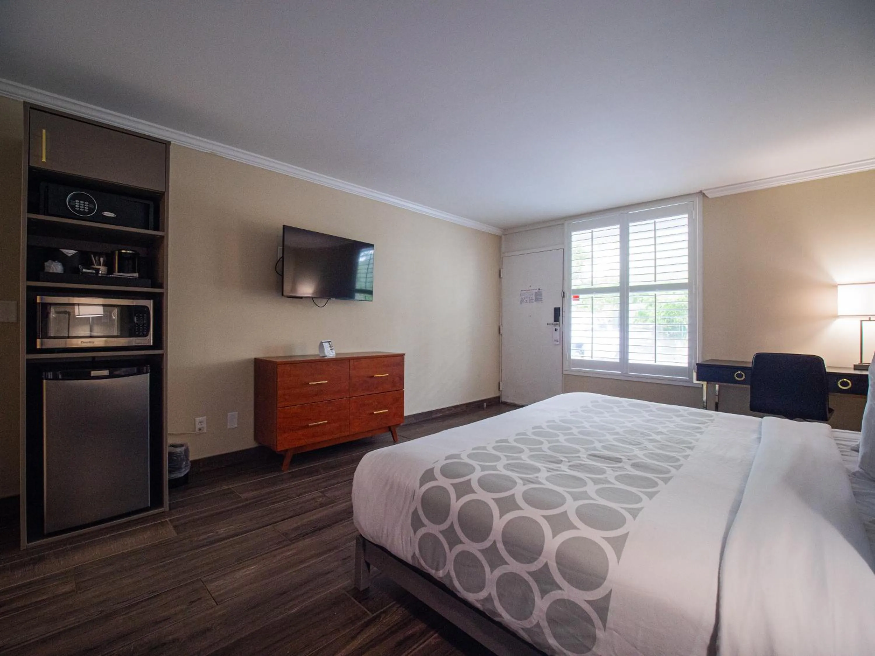 Bedroom, Bed in Equus Inn I75