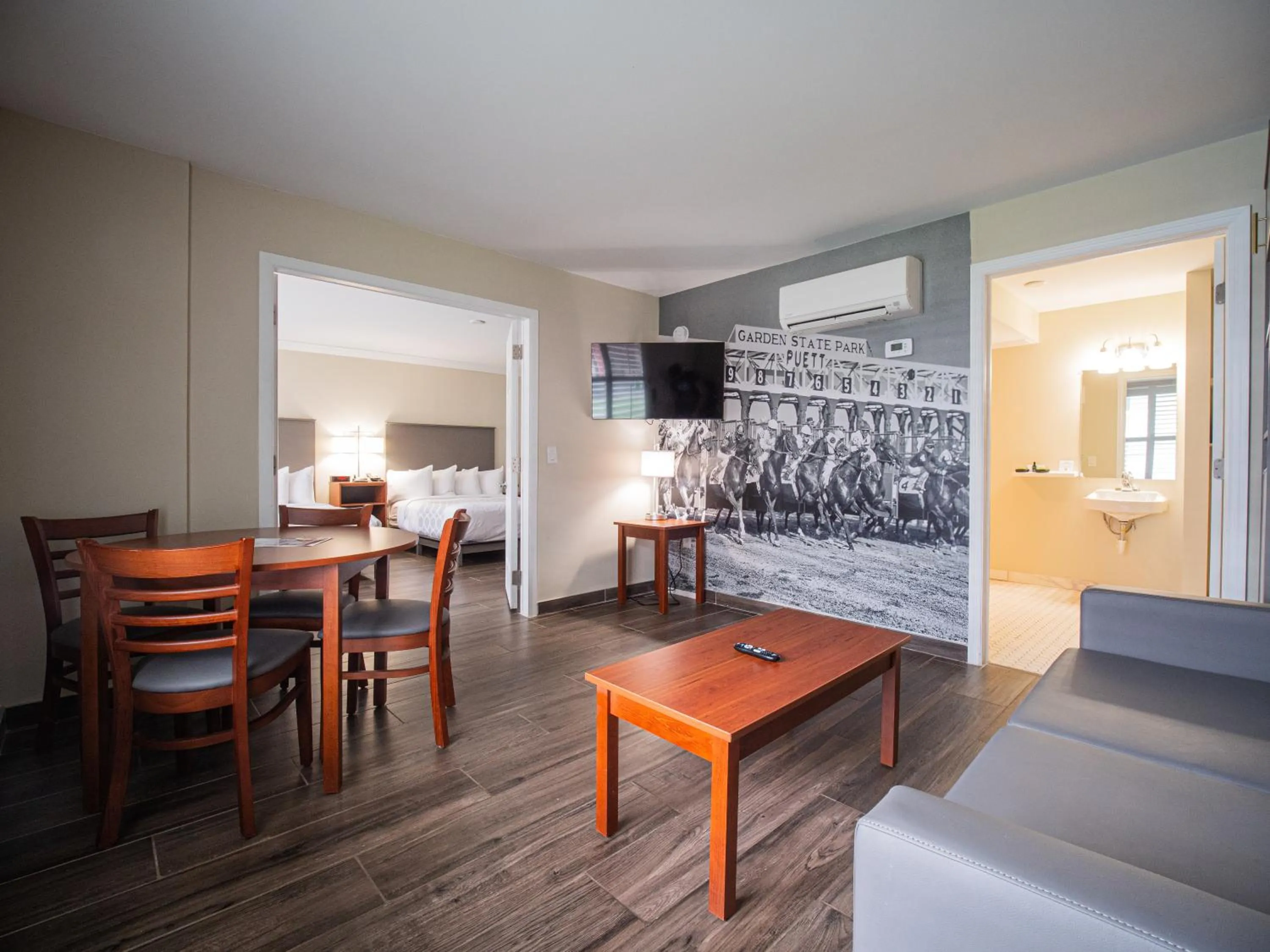 Living room in Equus Inn I75