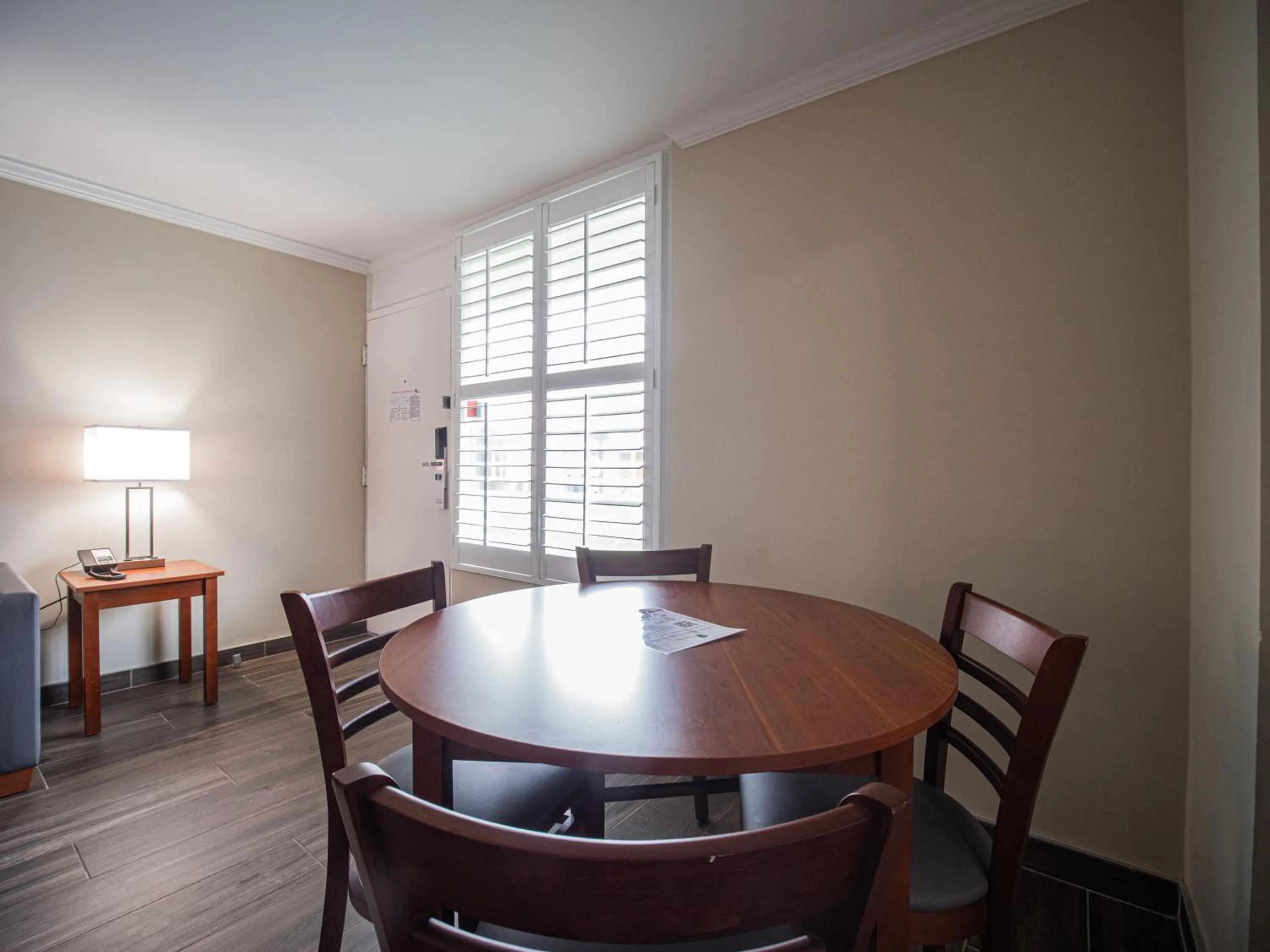 Dining area in Equus Inn I75