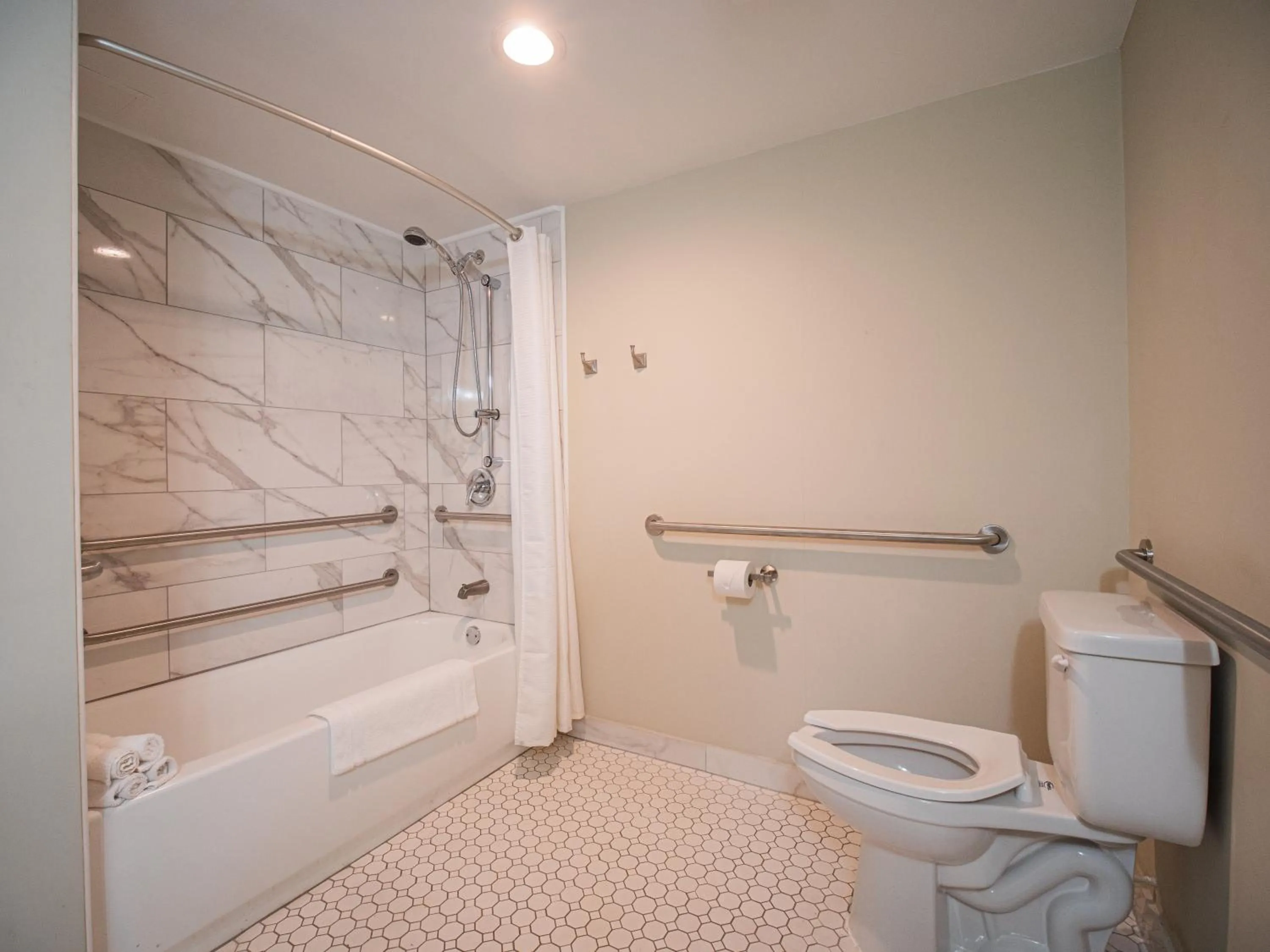 Bathroom in Equus Inn I75