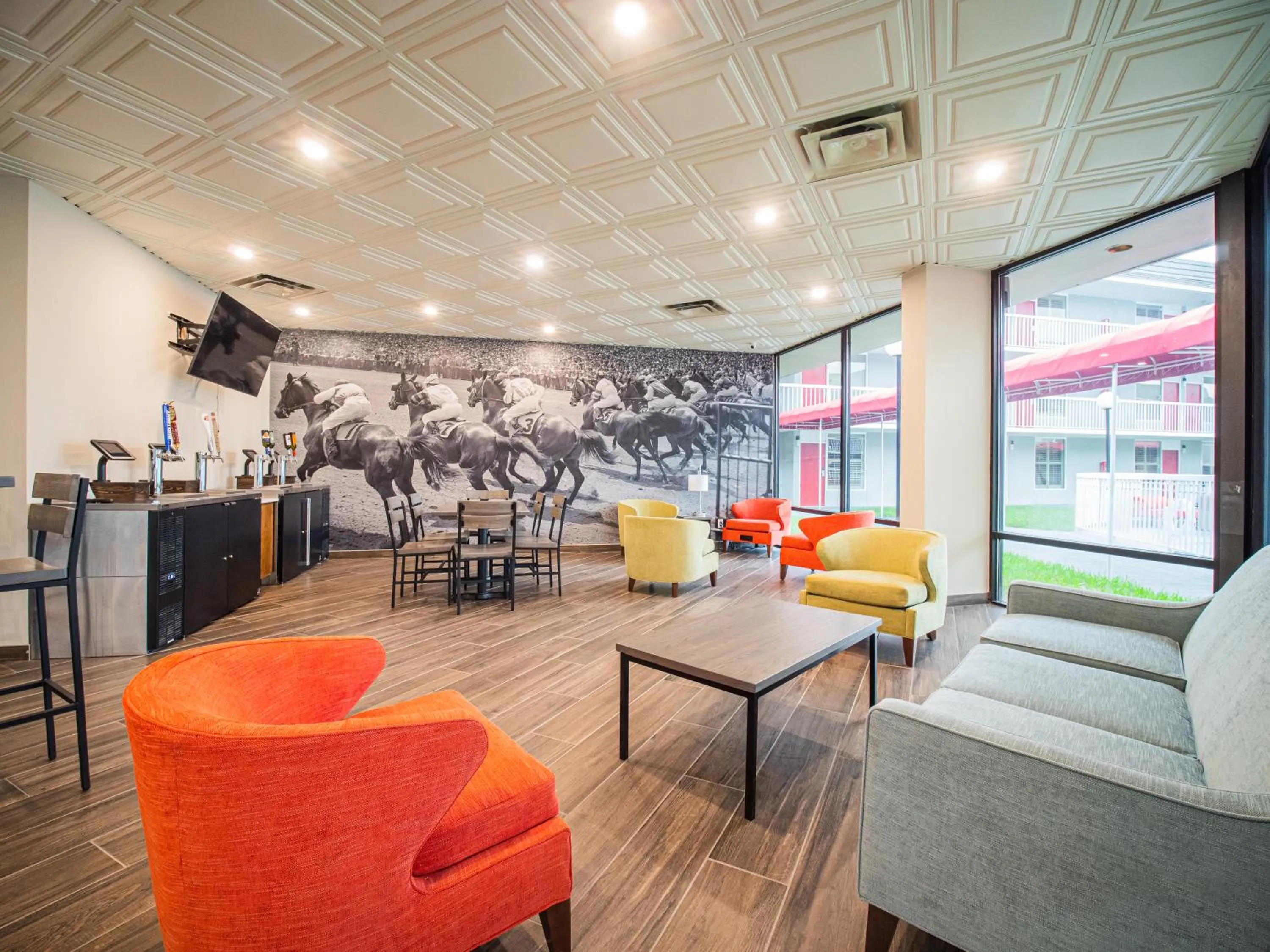 Lounge or bar in Equus Inn I75