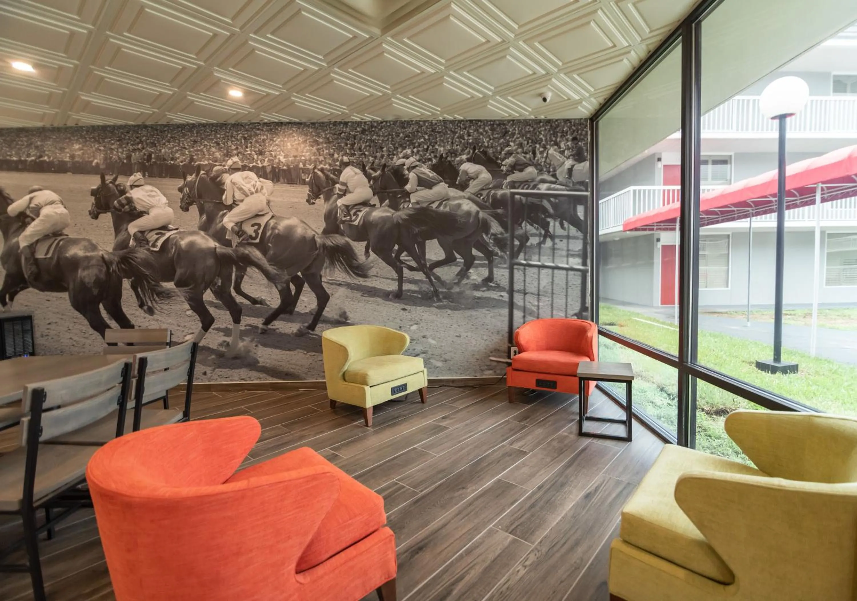 Lounge or bar in Equus Inn I75