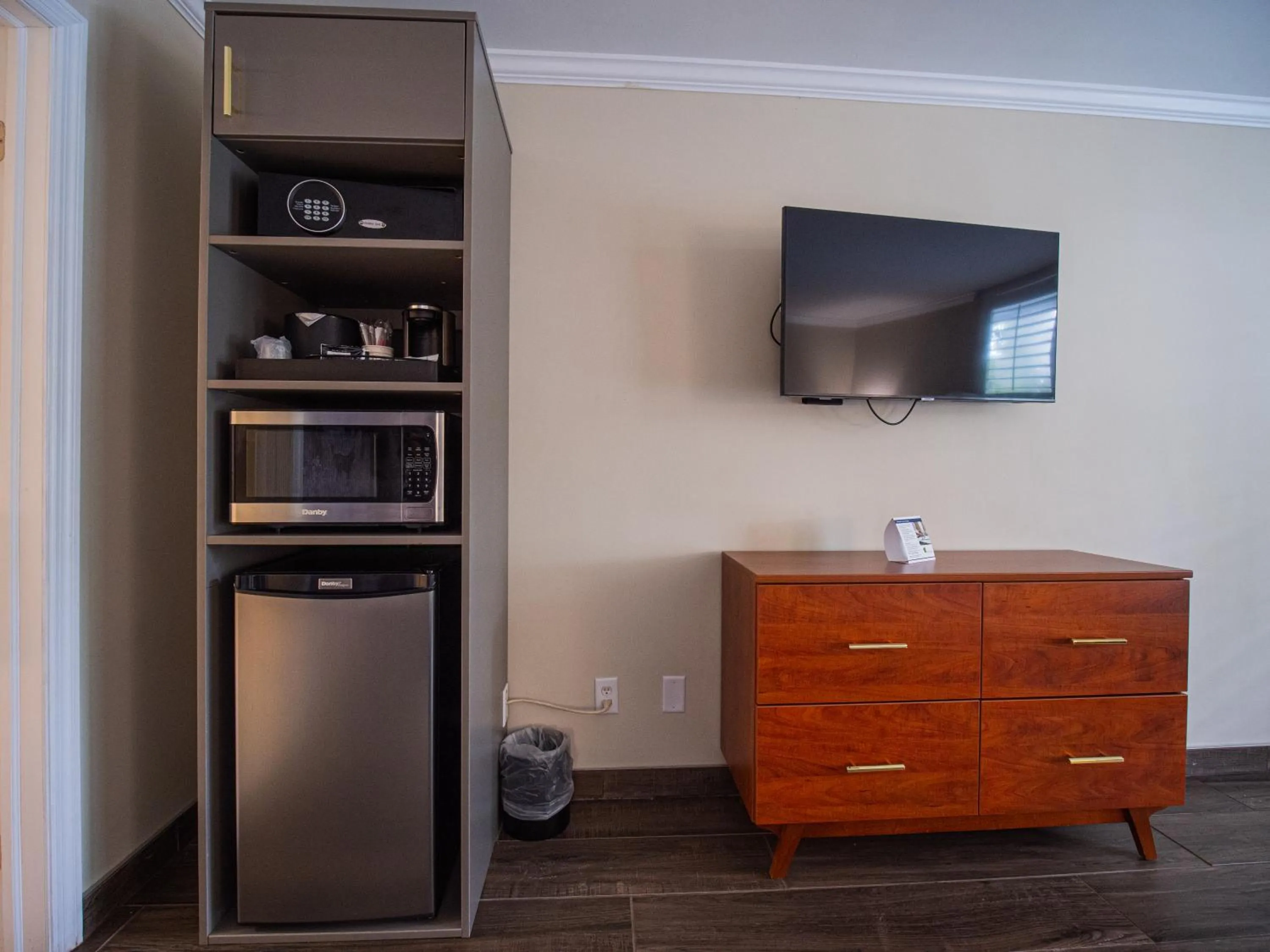 TV and multimedia in Equus Inn I75