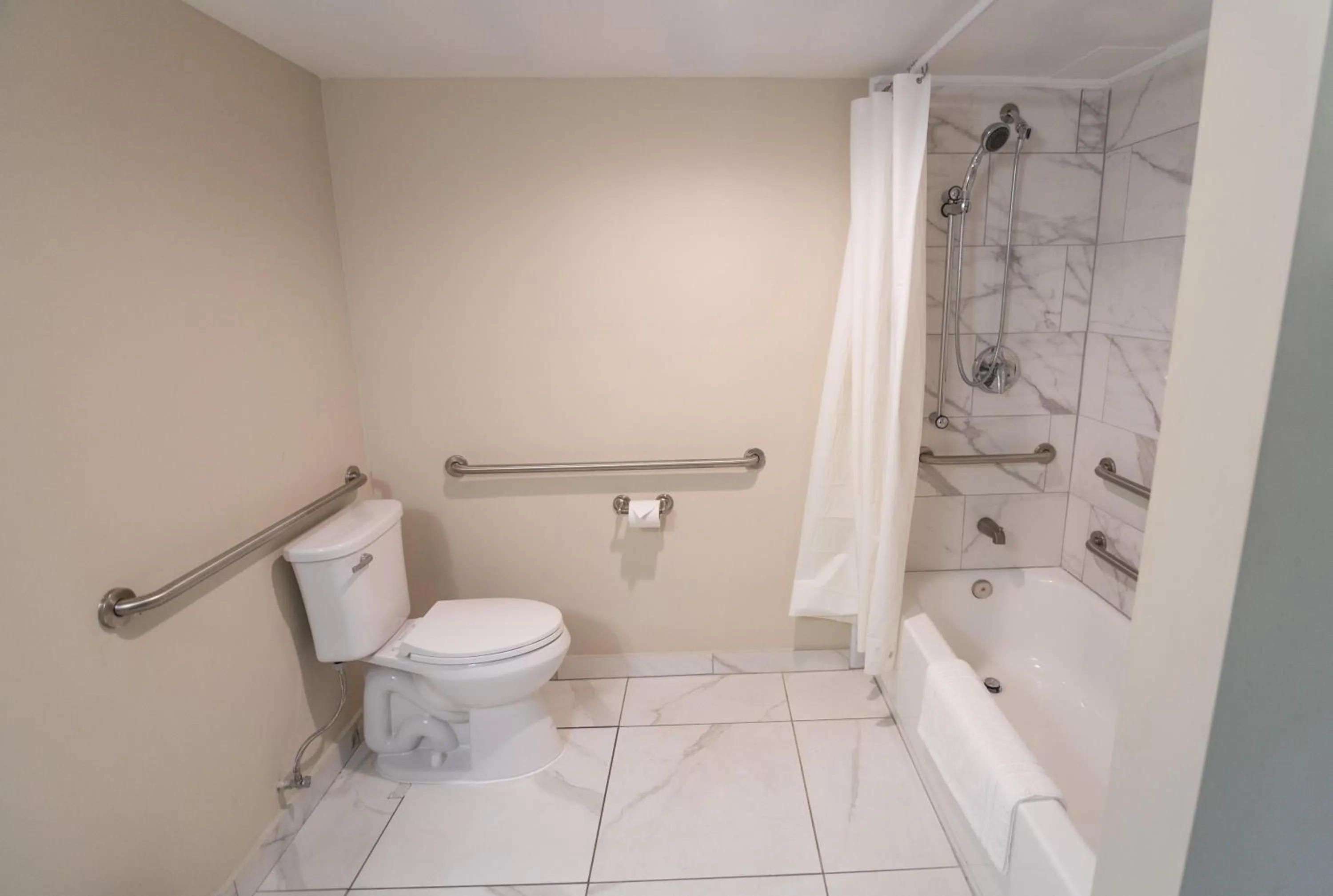 Bathroom in Equus Inn I75