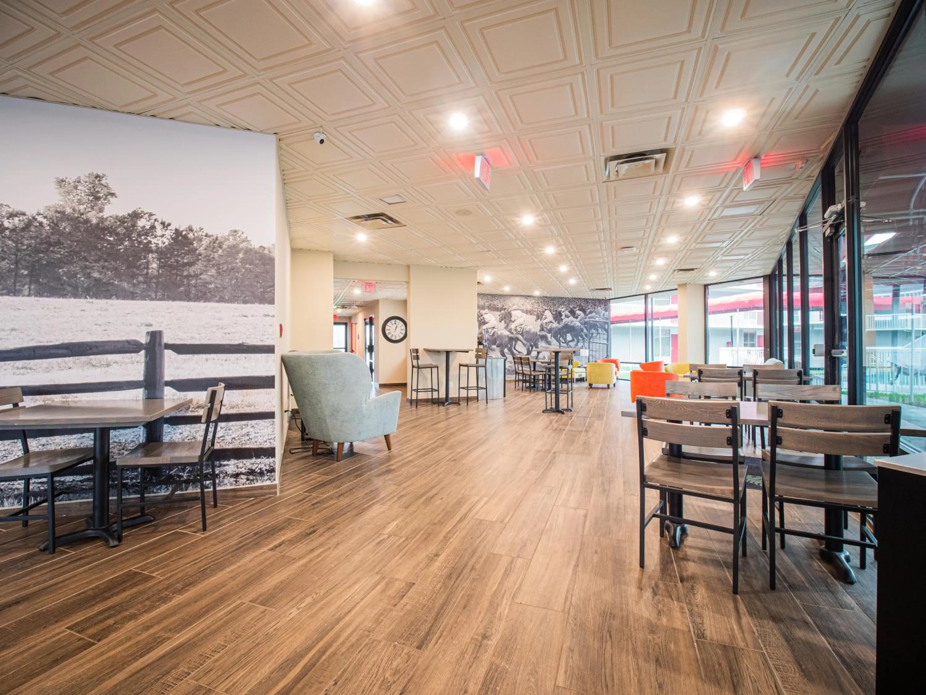 Lounge or bar in Equus Inn I75