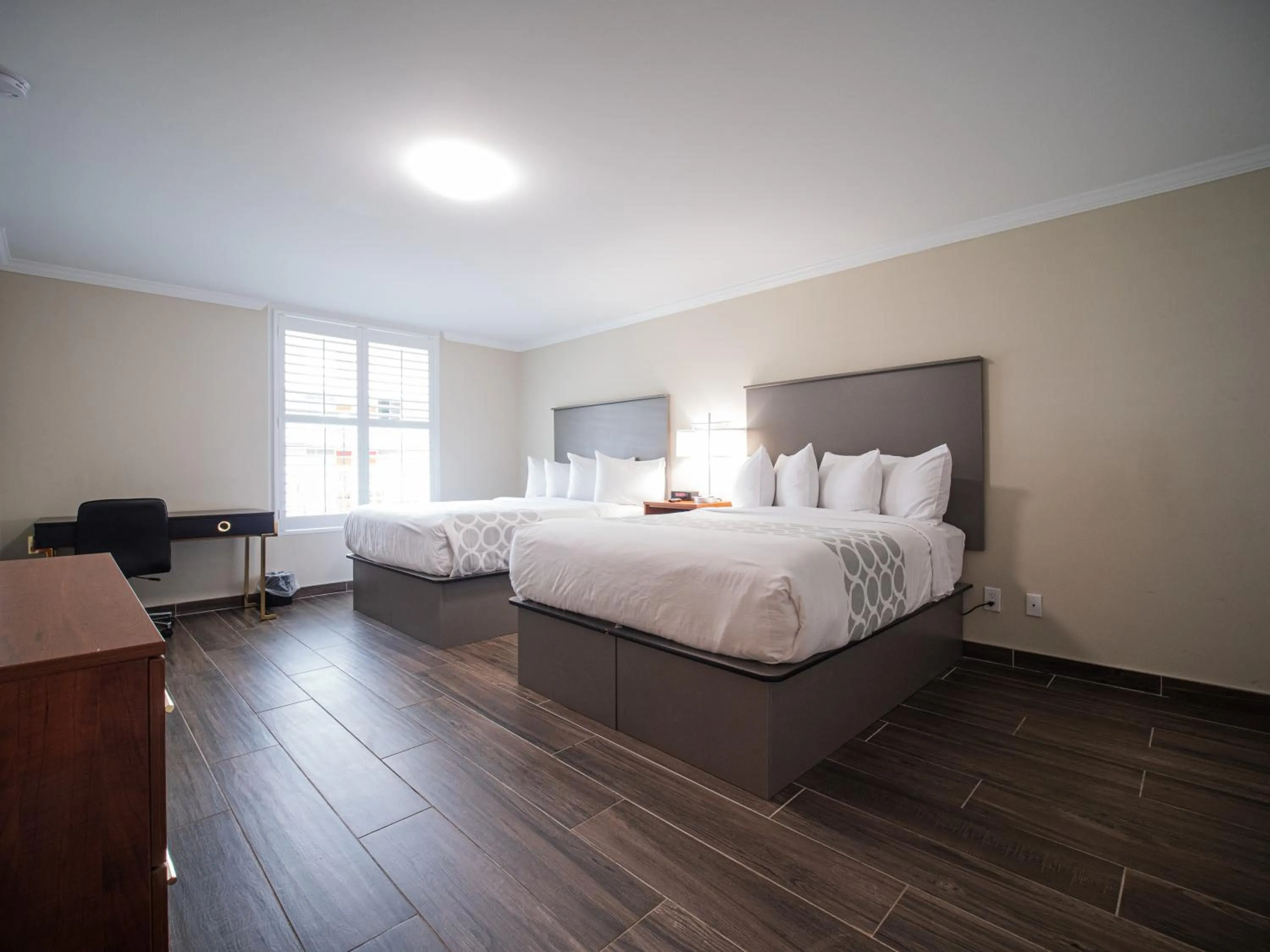 Bedroom, Bed in Equus Inn I75