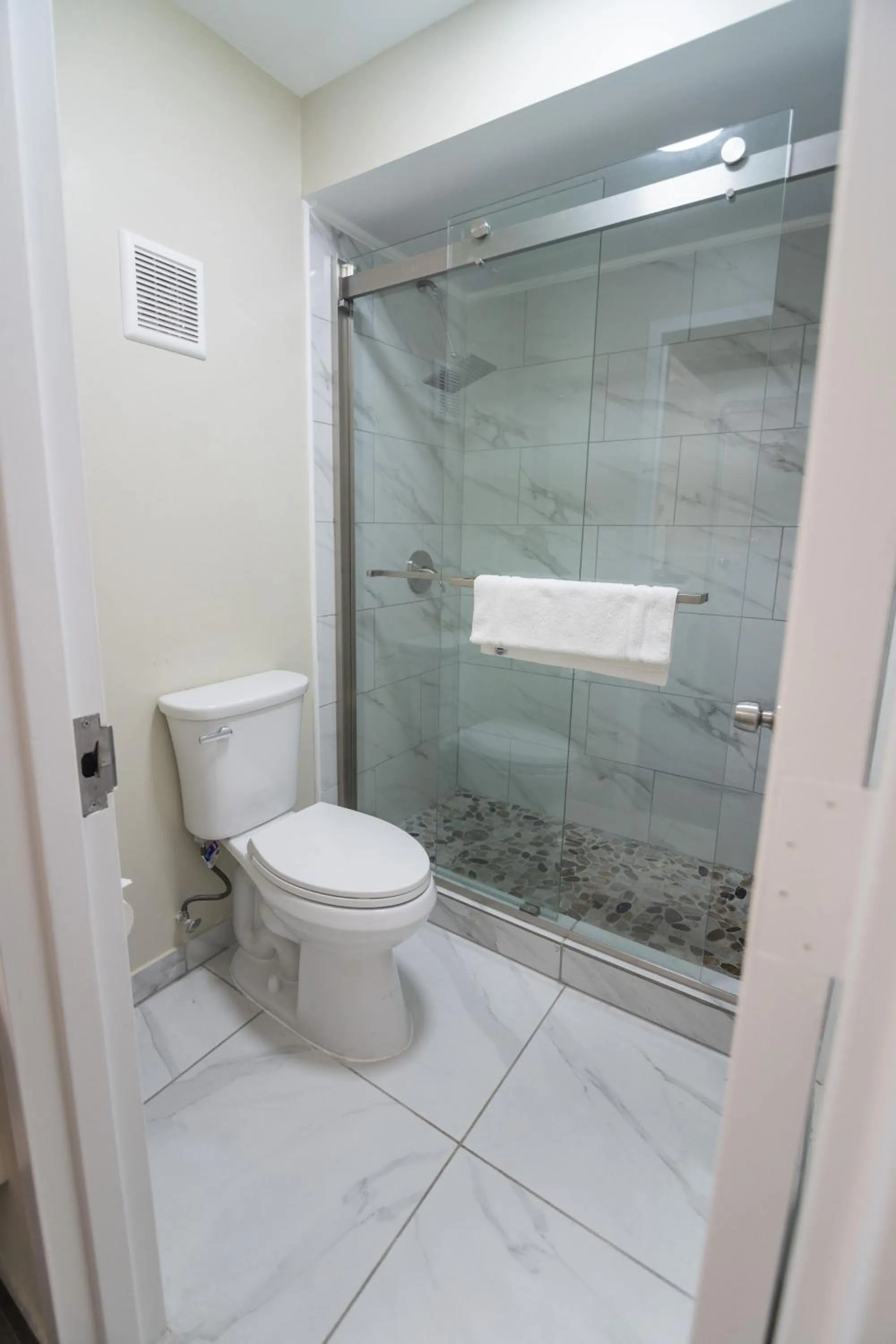 Bathroom in Equus Inn I75