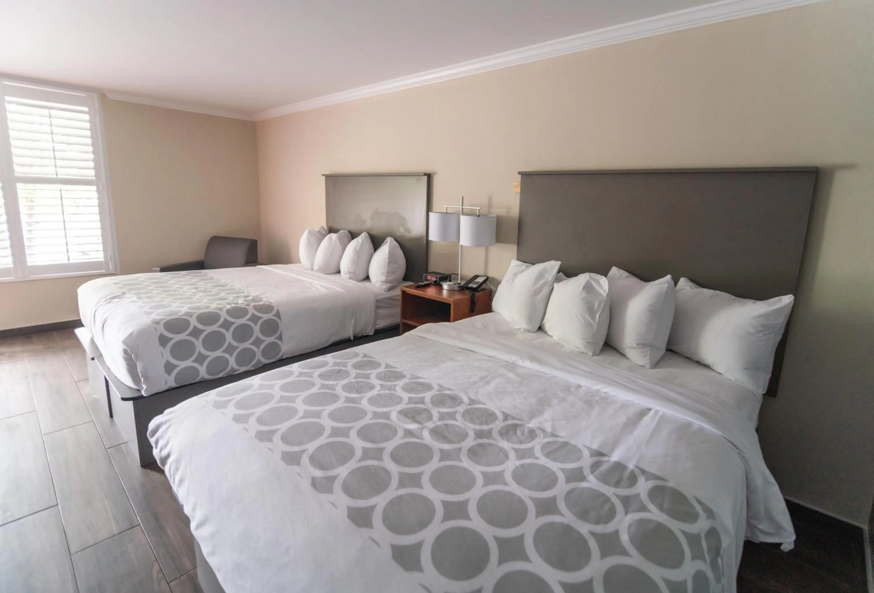 Bedroom, Bed in Equus Inn I75