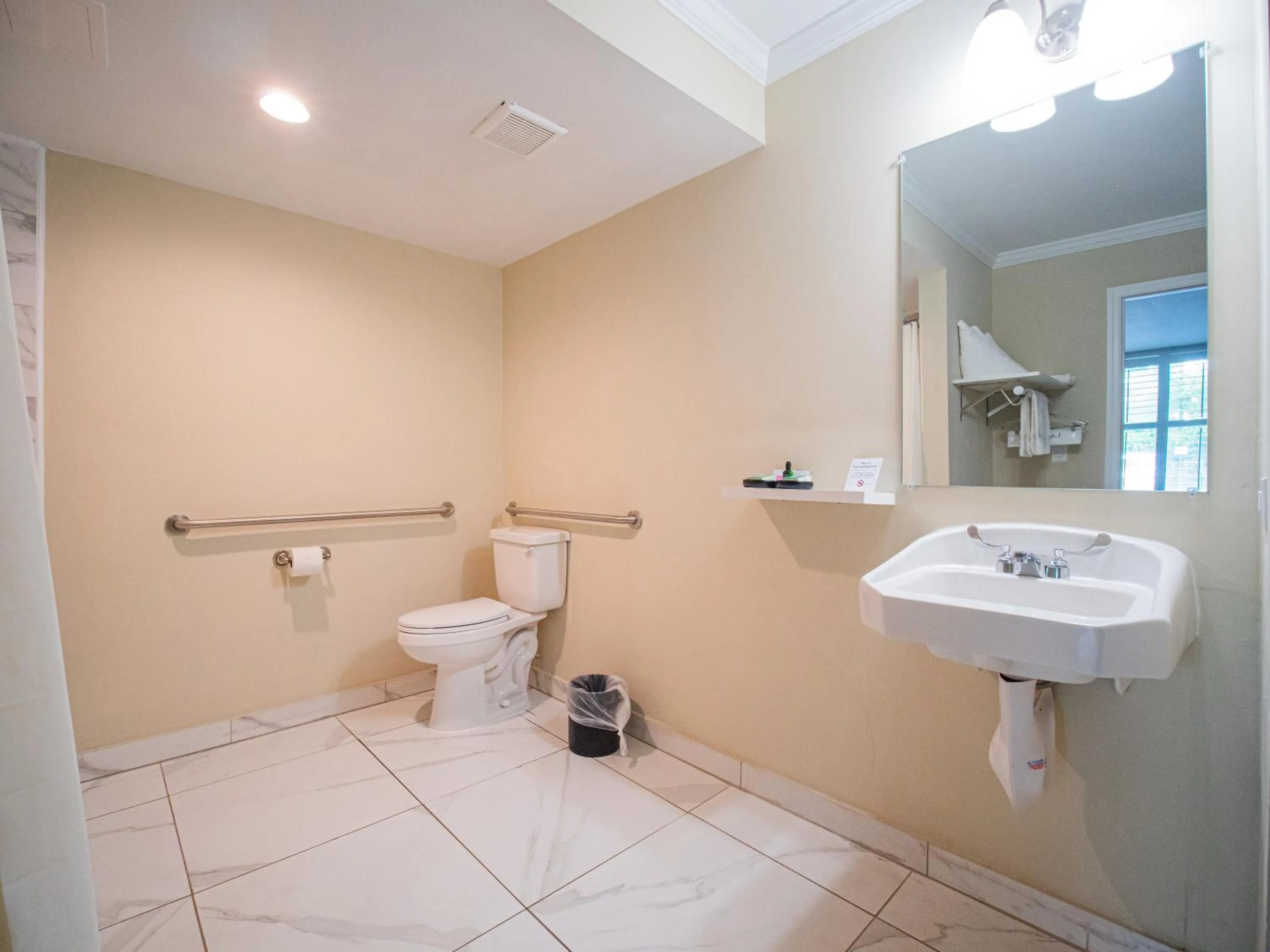 Bathroom in Equus Inn I75