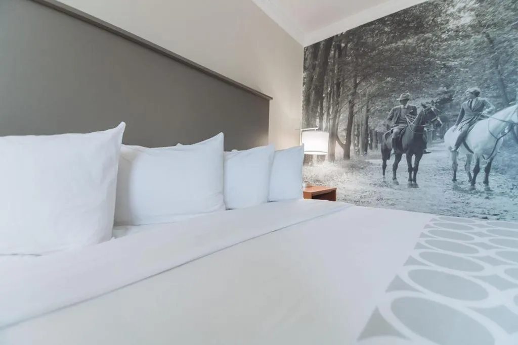 Bed in Equus Inn I75