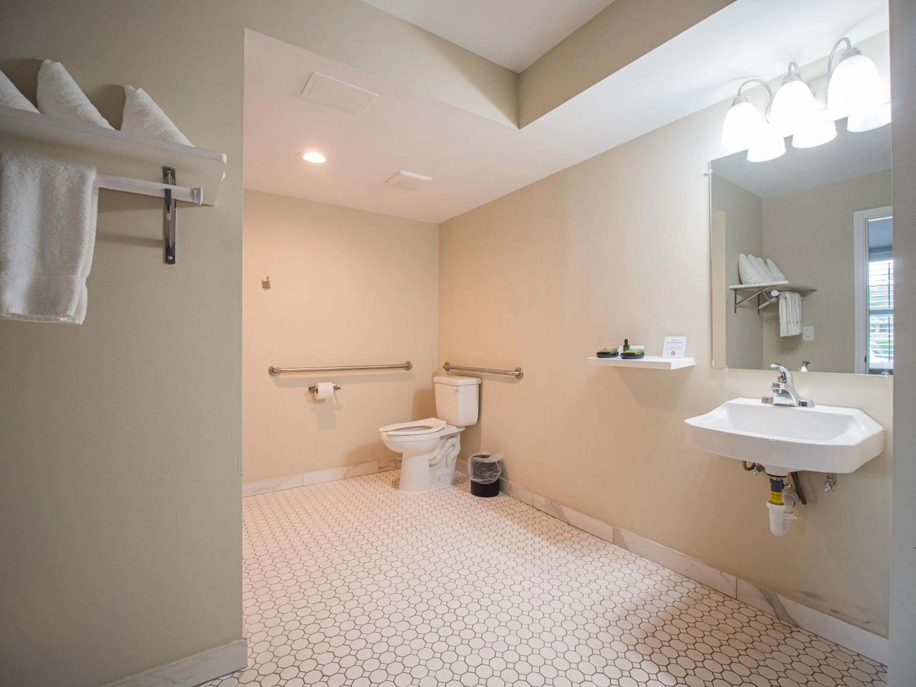 Bathroom in Equus Inn I75