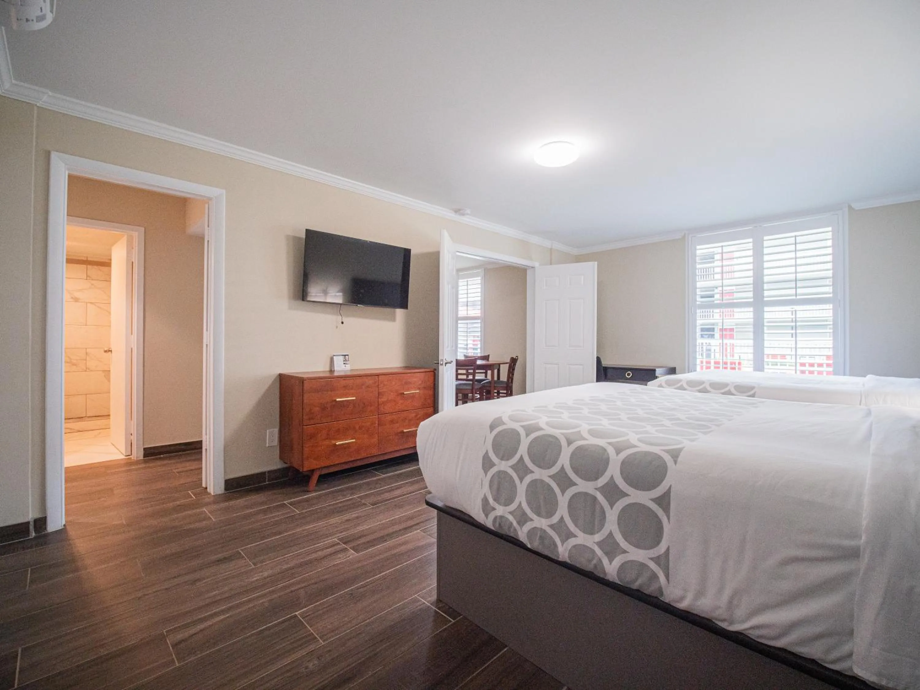 Bedroom, Bed in Equus Inn I75