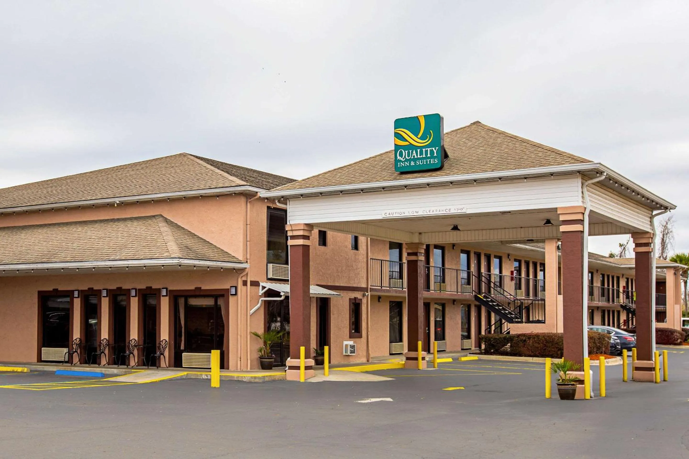 Property building in Quality Inn & Suites Live Oak I-10 Exit 283