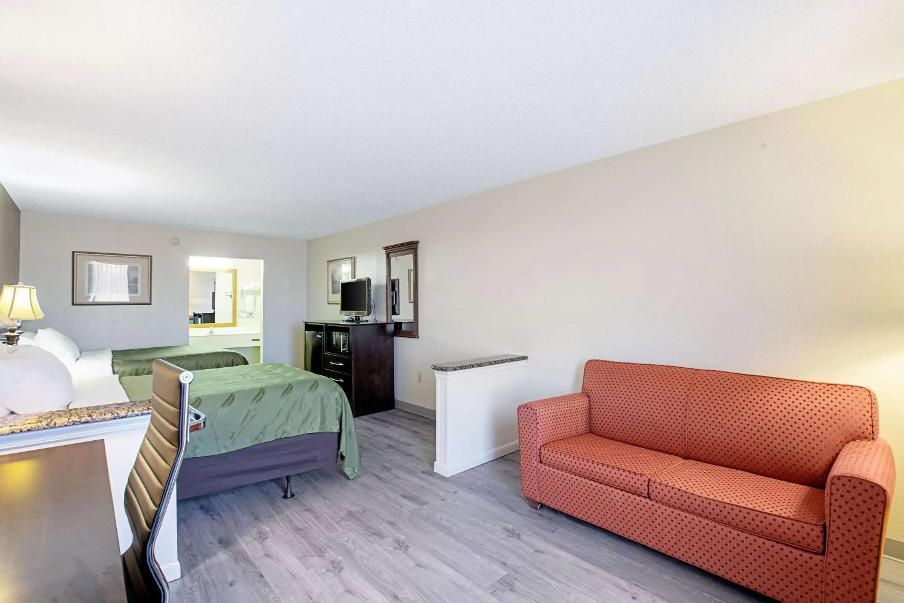 Standard Queen Room with Two Queen Beds - Non-Smoking in Quality Inn & Suites Live Oak I-10 Exit 283 Standard Queen Room with Two Queen Beds - Non-Smoking in Quality Inn & Suites Live Oak I-10 Exit 283