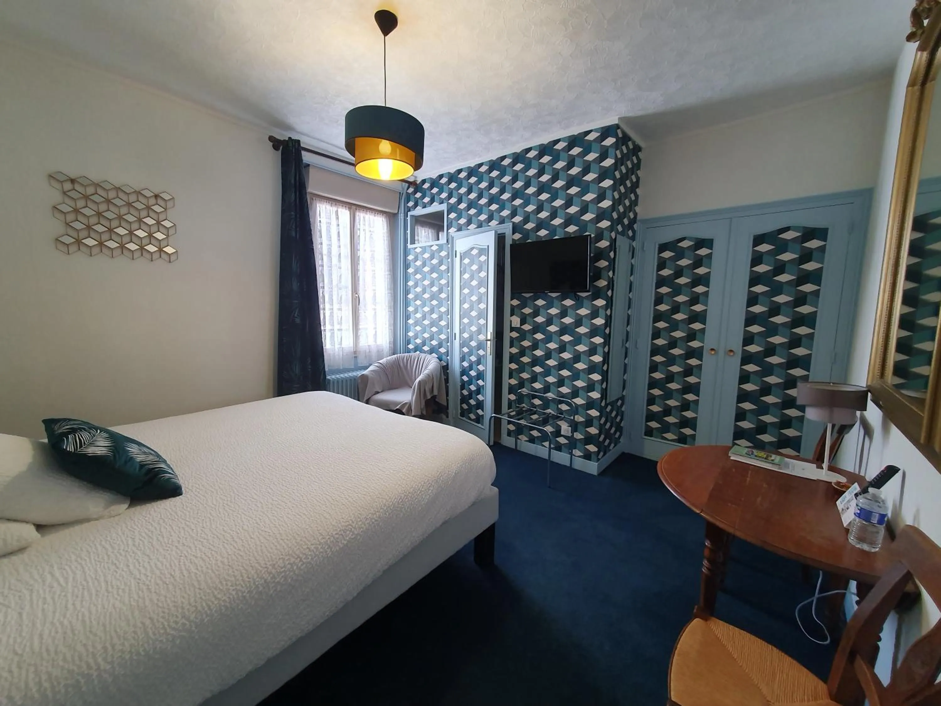 Bed in Logis hôtel LE COR D'ARGENT