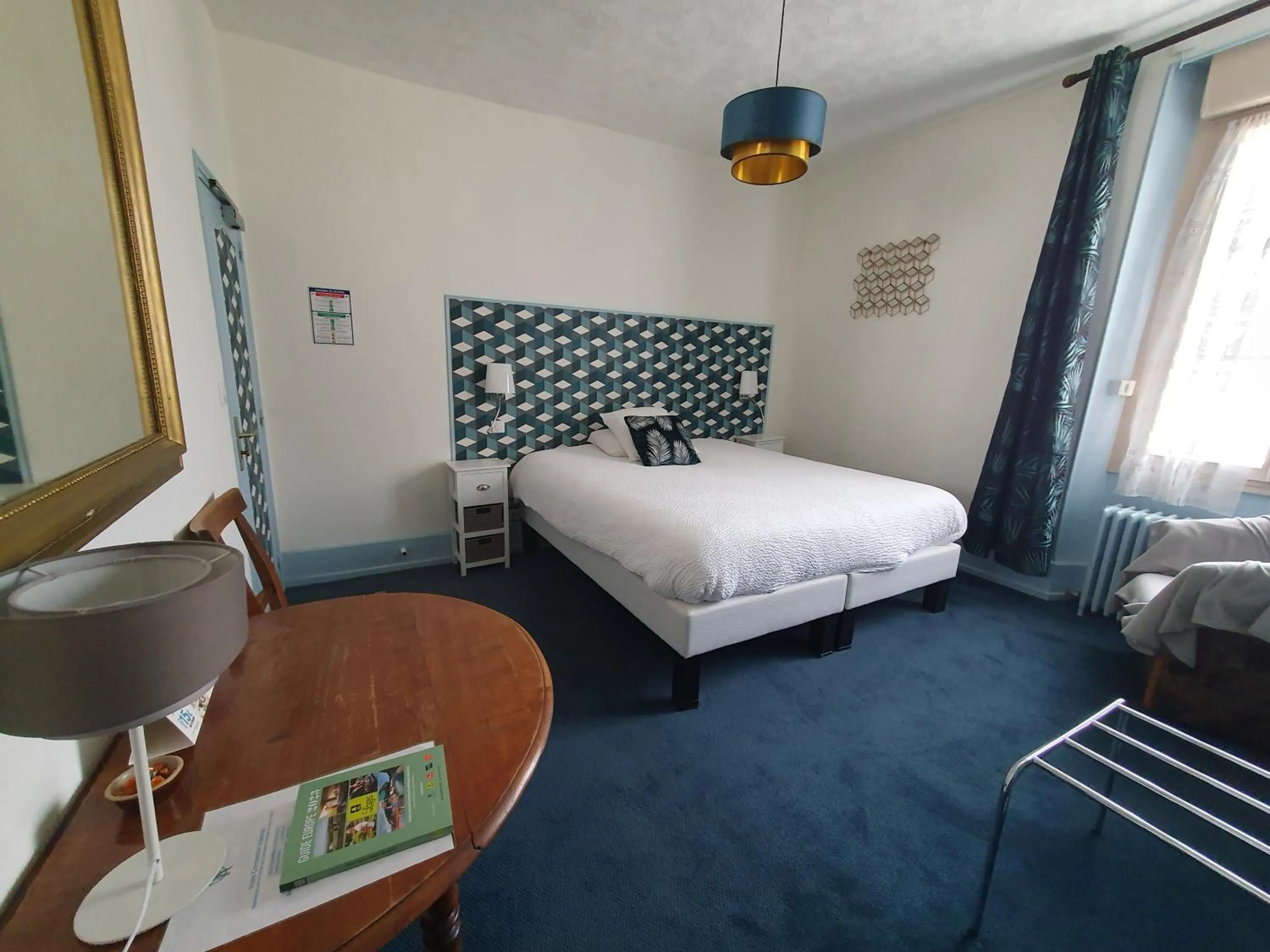 Bed in Logis hôtel LE COR D'ARGENT