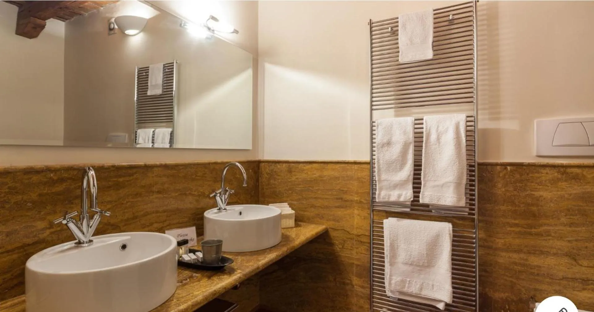 Shower in B&B Palazzo Regaù