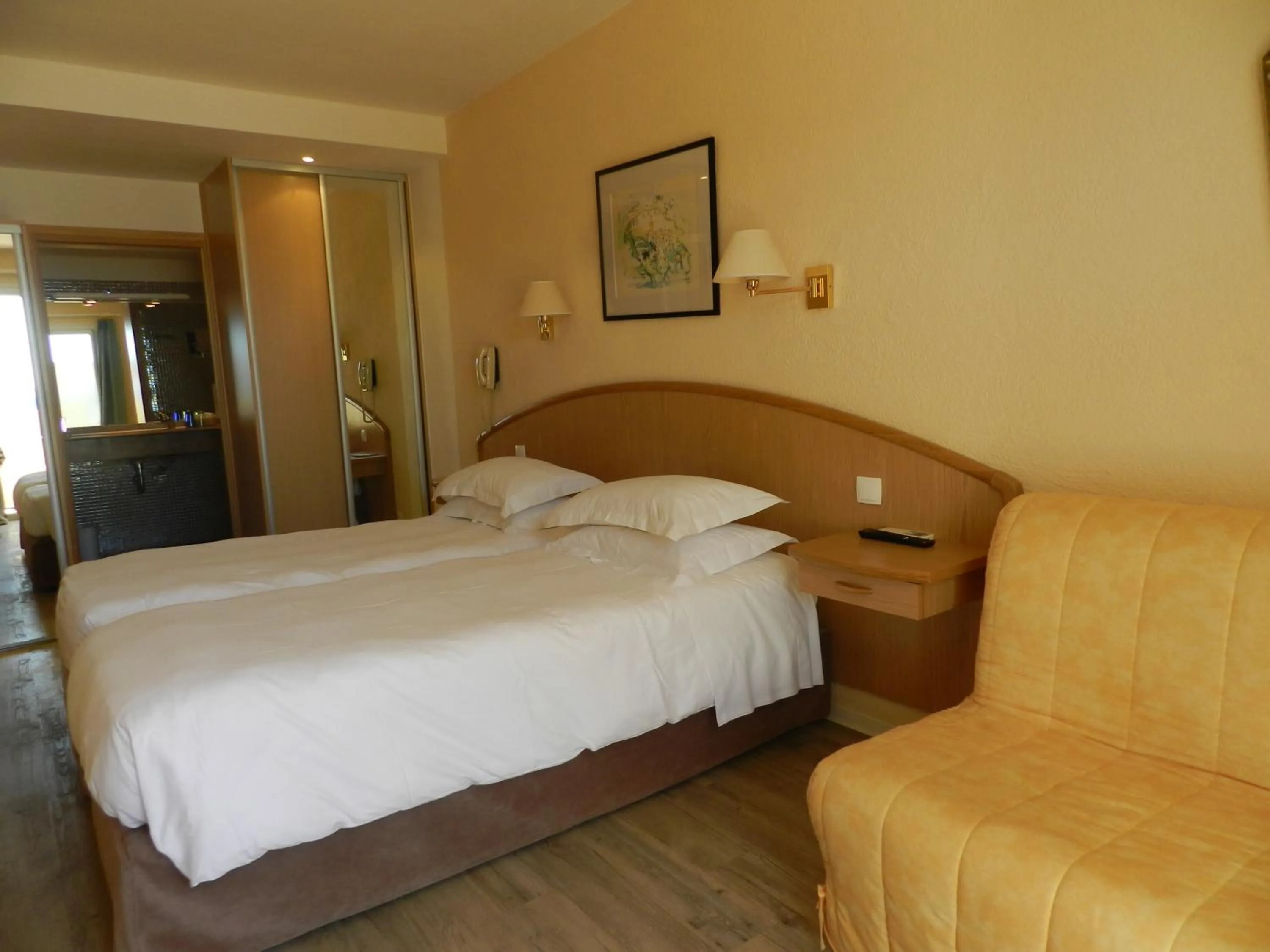 Photo of the whole room, Bed in Grand Hotel Moriaz