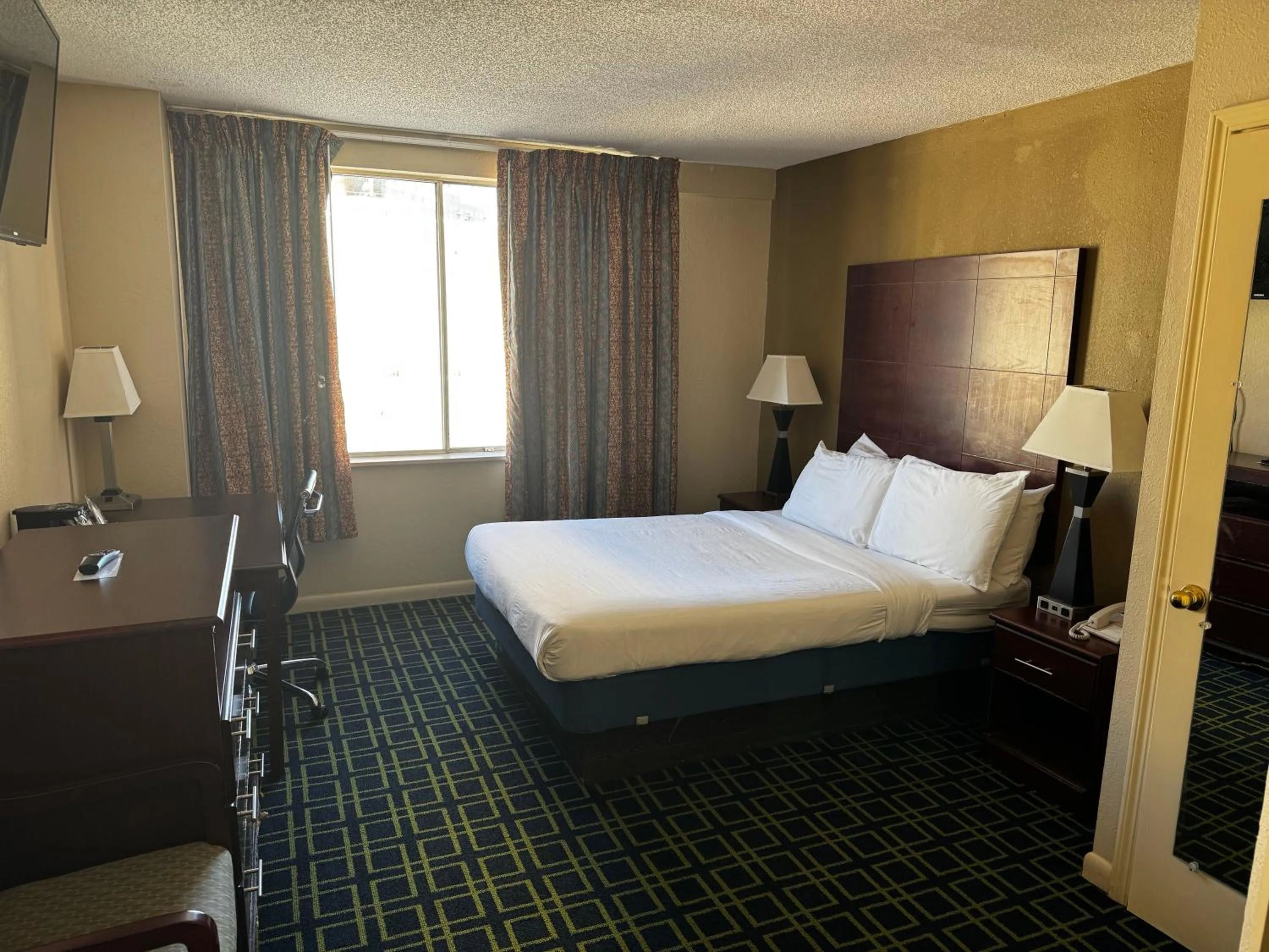 Bedroom, Bed in Barclay Hotel Atlanta Downtown