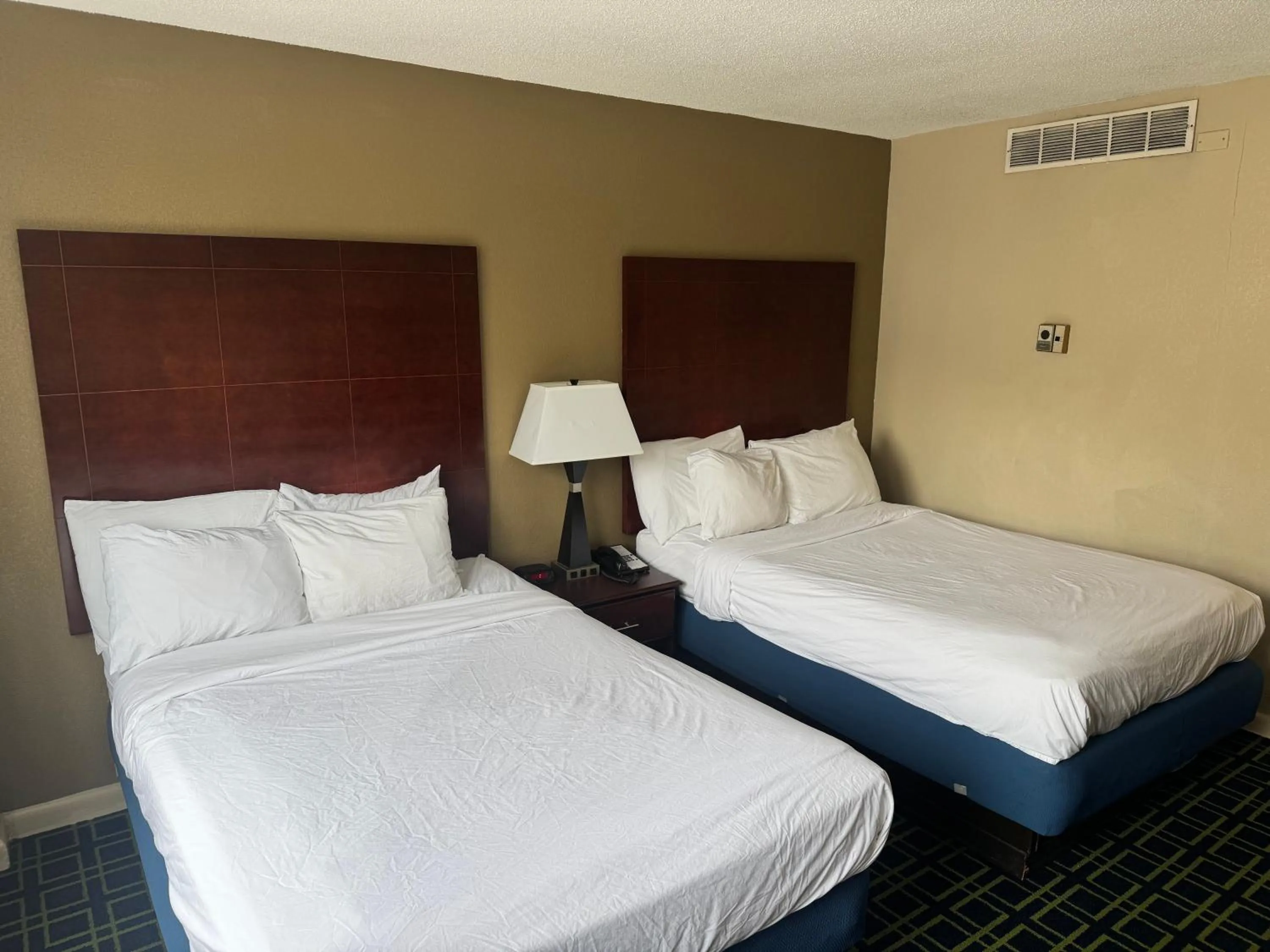 Bedroom, Bed in Barclay Hotel Atlanta Downtown