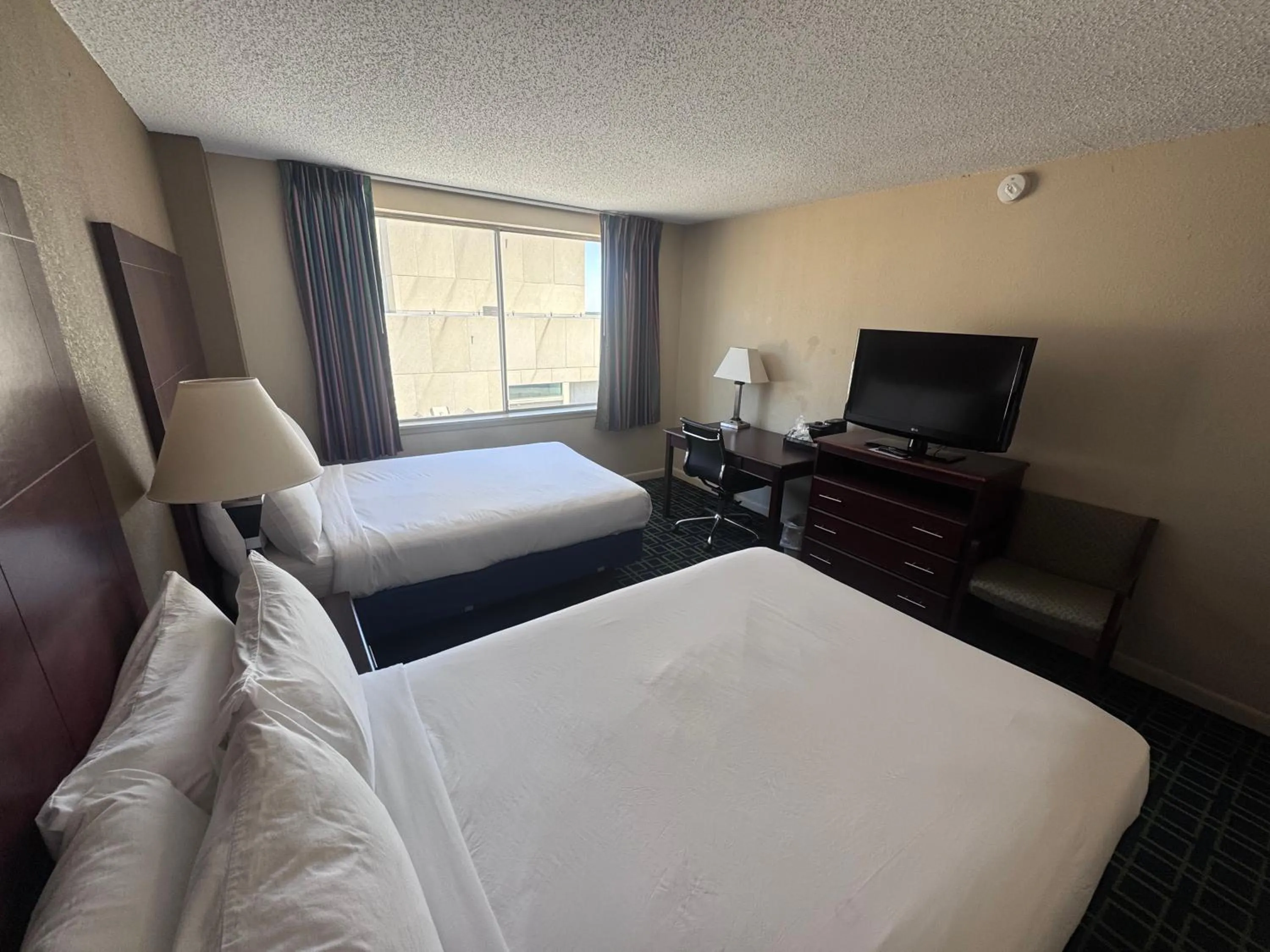 Bed in Barclay Hotel Atlanta Downtown