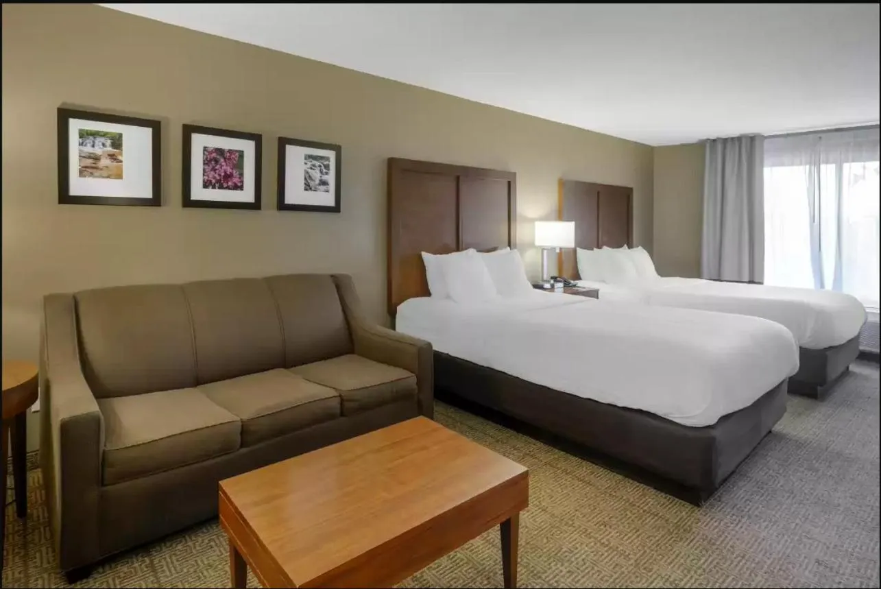 Bed in Comfort Inn & Suites Peachtree Corners