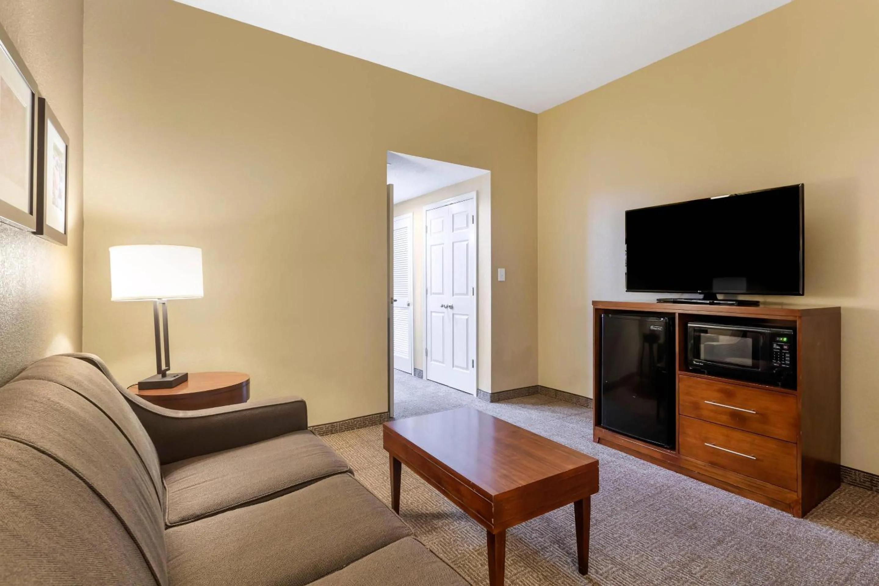 Bedroom in Comfort Inn & Suites Peachtree Corners - Norcross