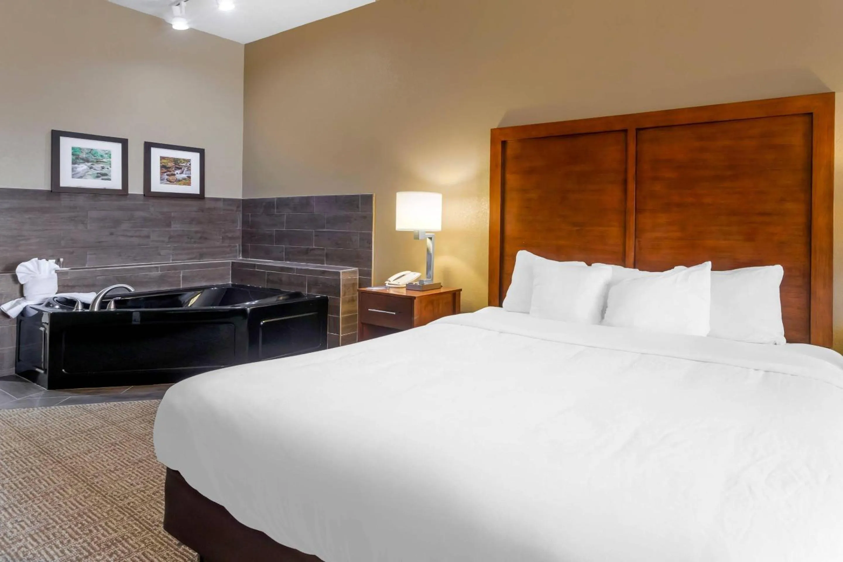 Bedroom, Bed in Comfort Inn & Suites Peachtree Corners - Norcross