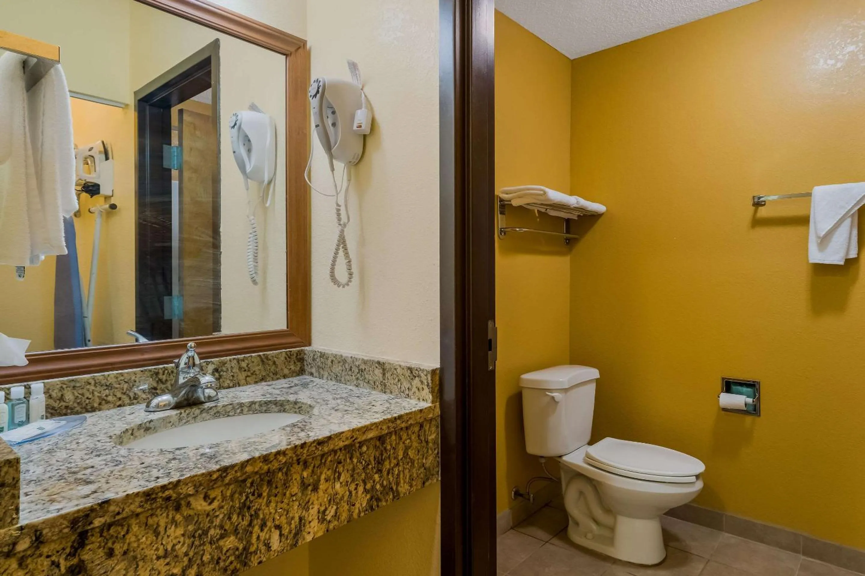 Bedroom in Quality Inn Jefferson at I-85